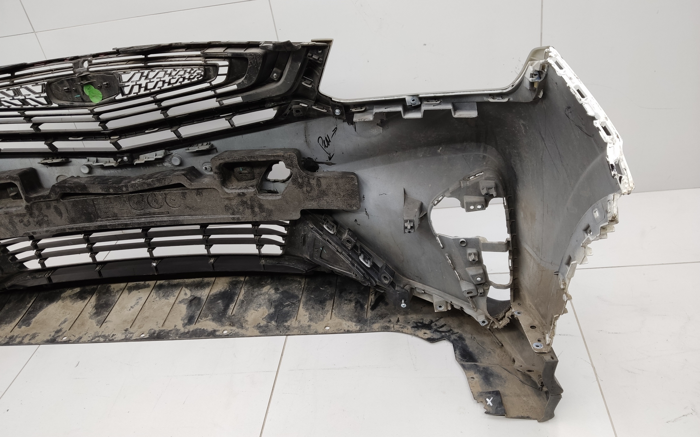 Бампер передний Geely Coolray без парктроников