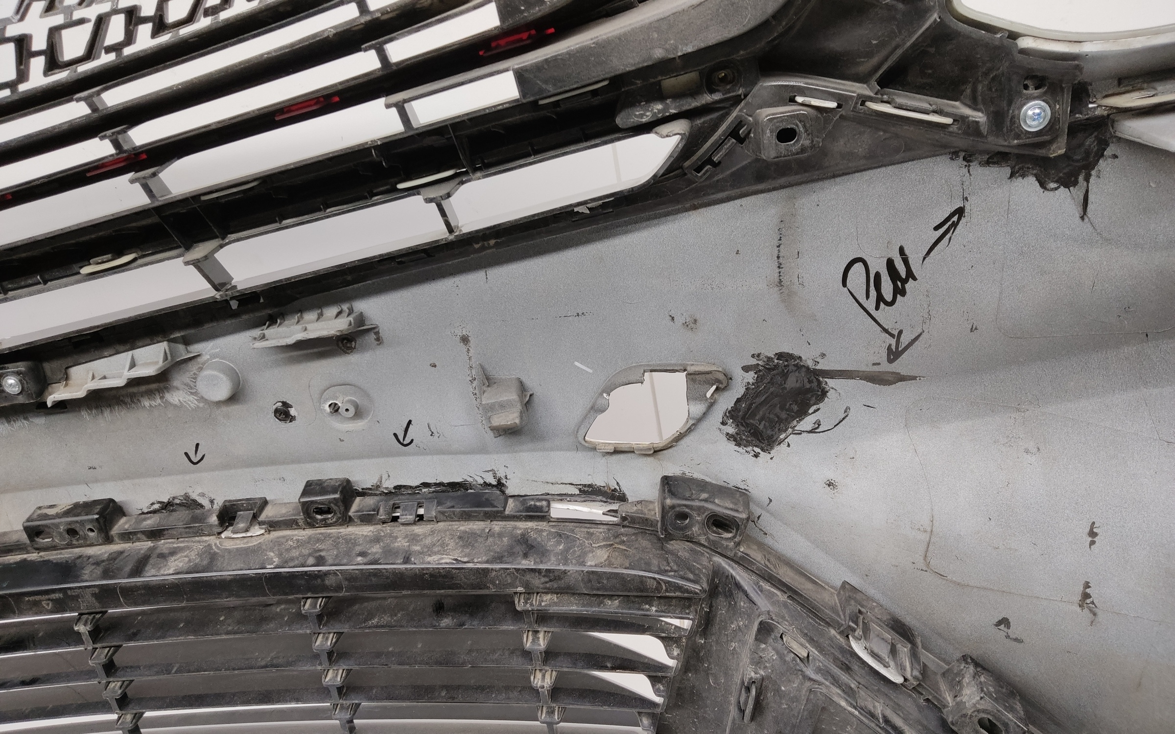 Бампер передний Geely Coolray без парктроников