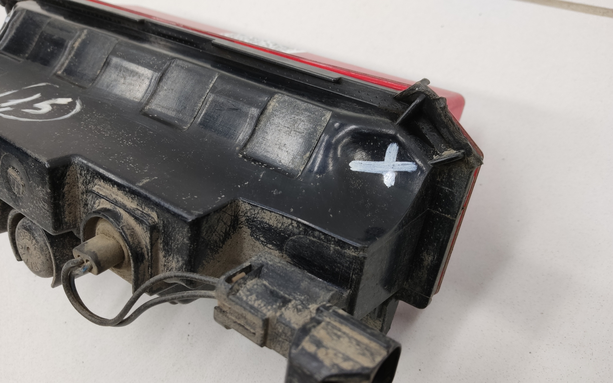 Фара ПТФ задняя центральная Genesis GV80 LED