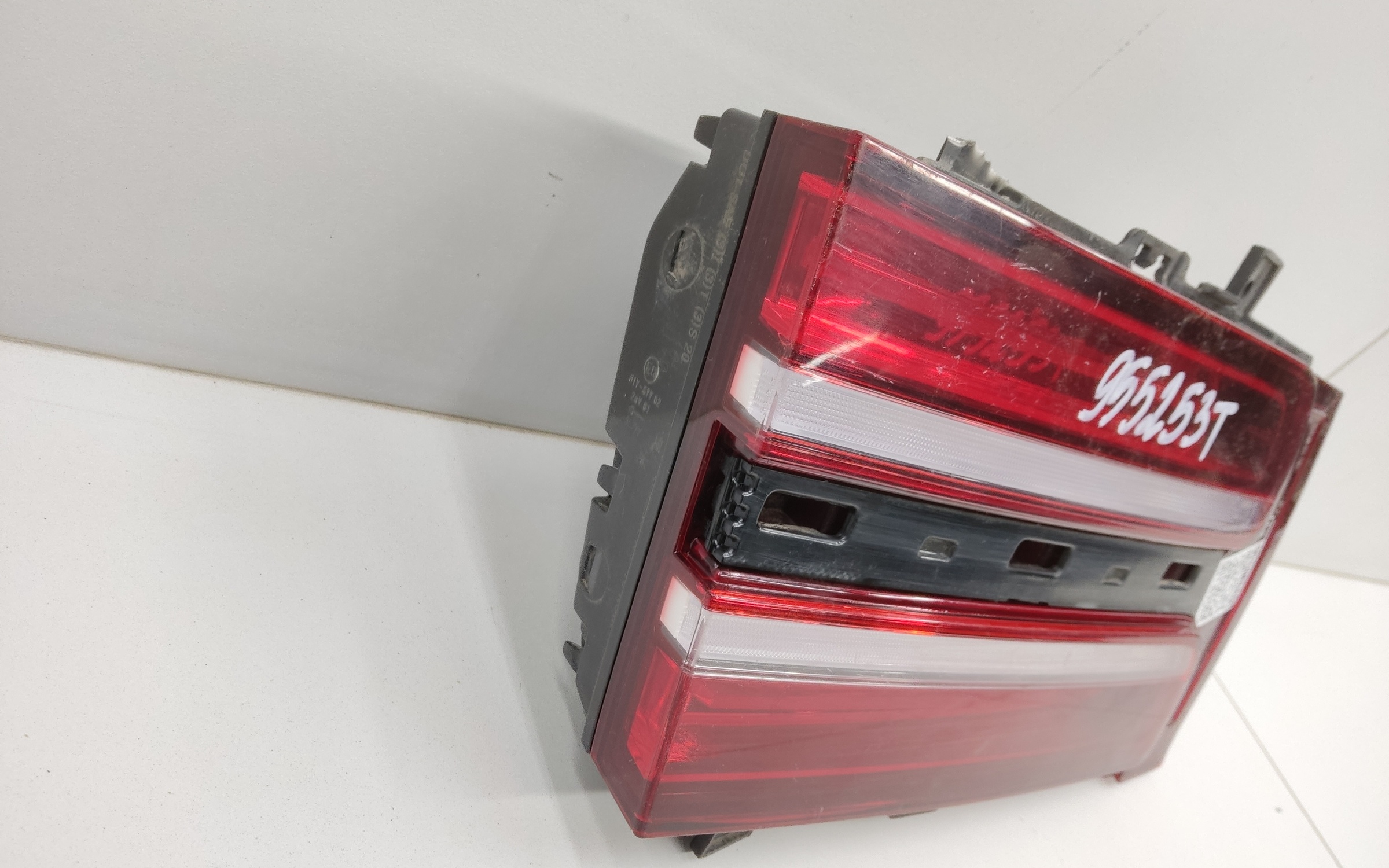 Фонарь задний левый внутренний Genesis GV80 LED