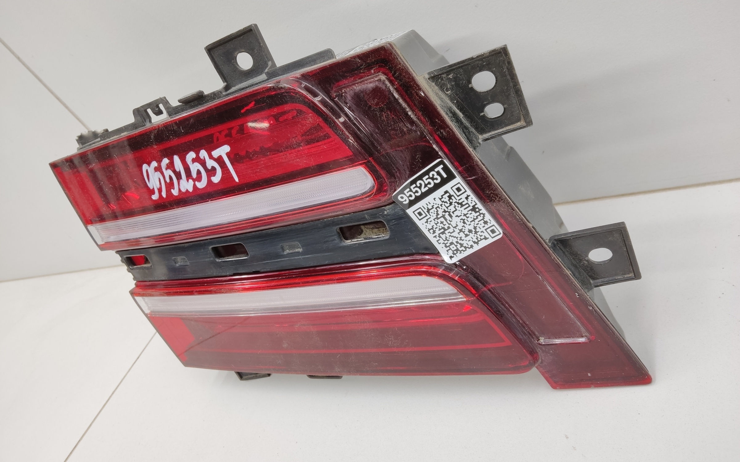 Фонарь задний левый внутренний Genesis GV80 LED