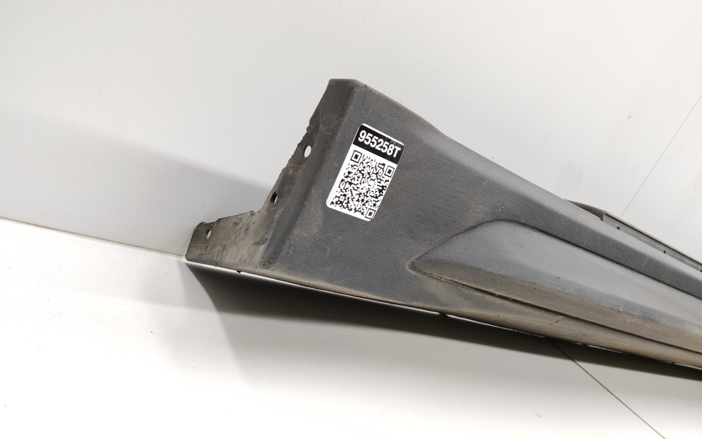 Накладка порога левого Volvo V60 2 Cross Country