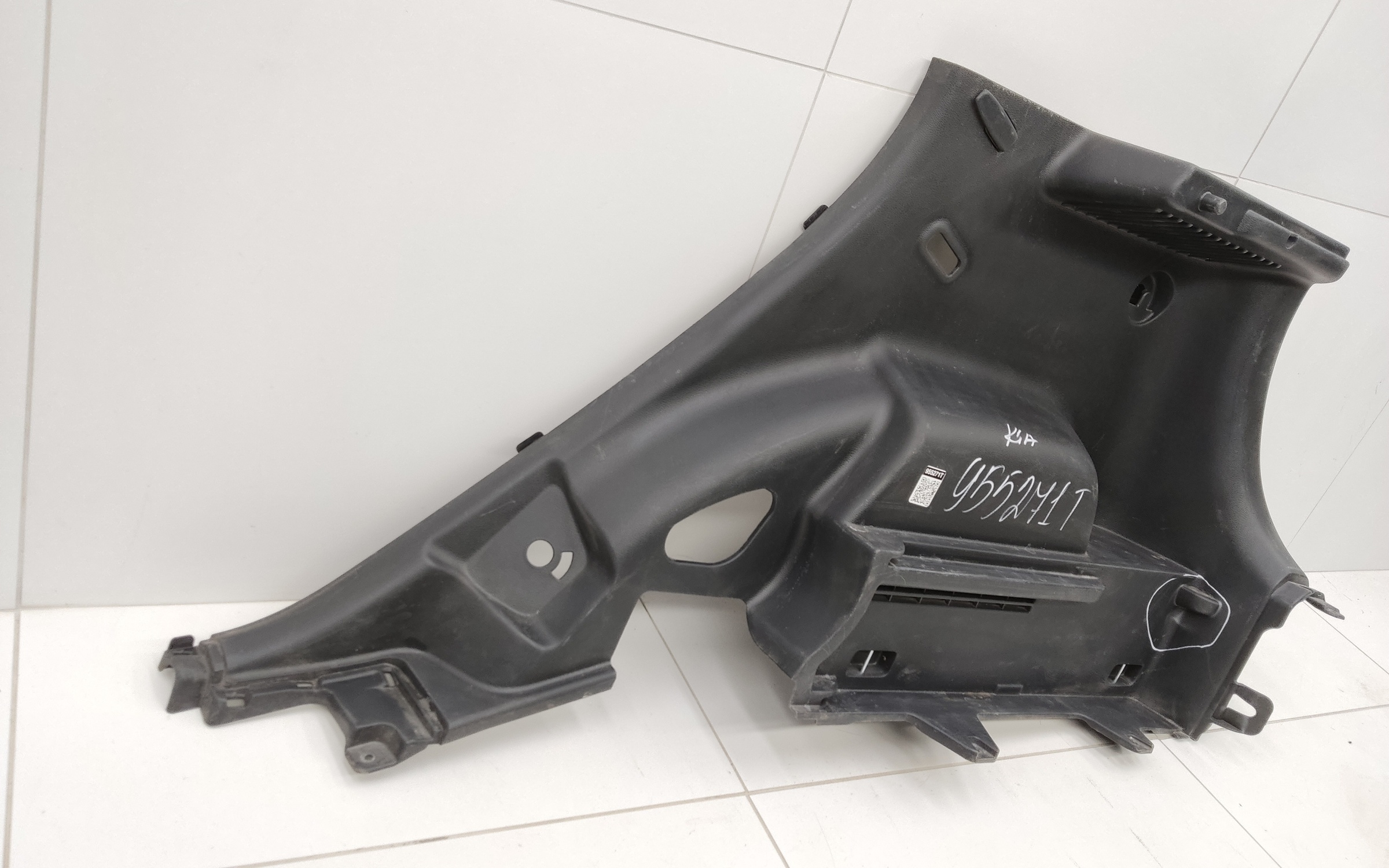 Обшивка багажного отсека правая Kia Soul 3