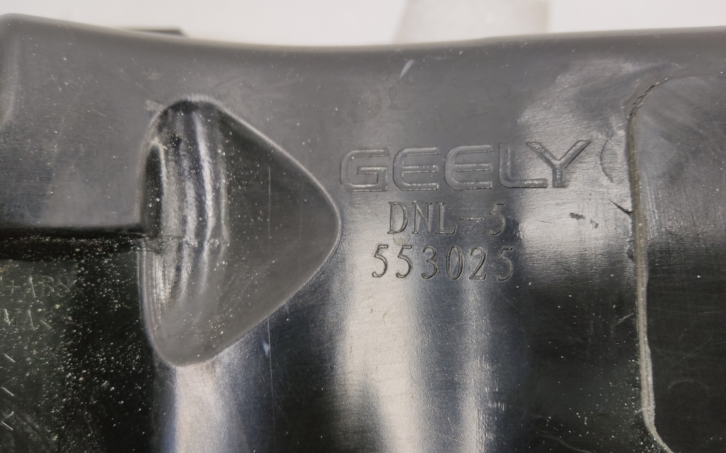 Фонарь задний левый наружный Geely Tugella 1 LED