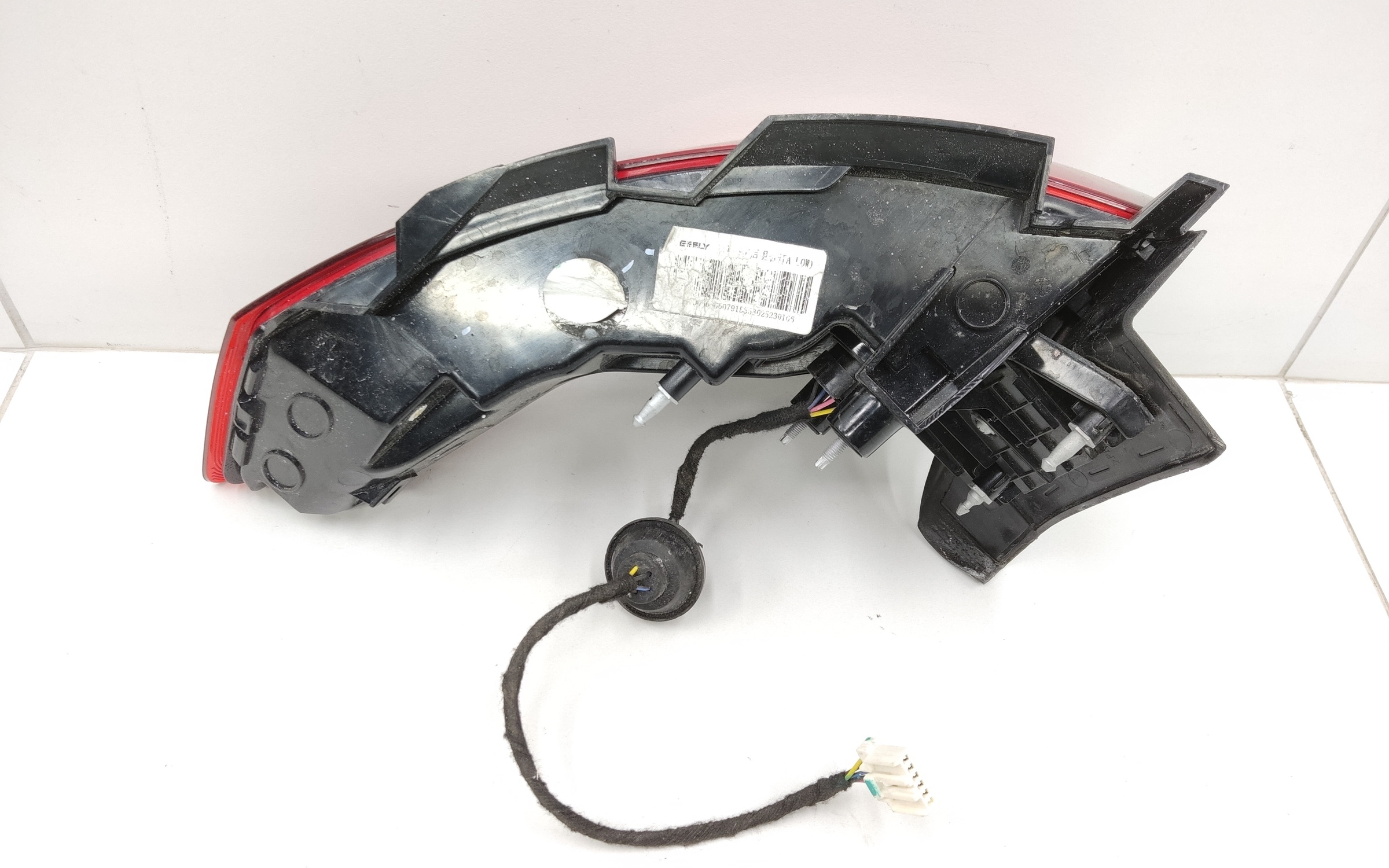 Фонарь задний левый наружный Geely Tugella 1 LED