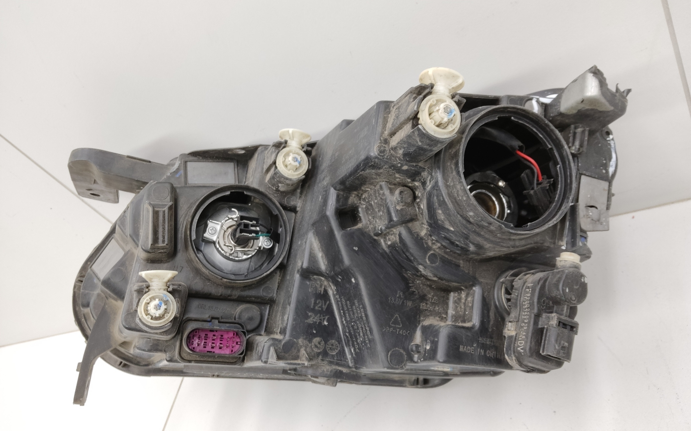 Фара передняя правая Geely Coolray галоген линза