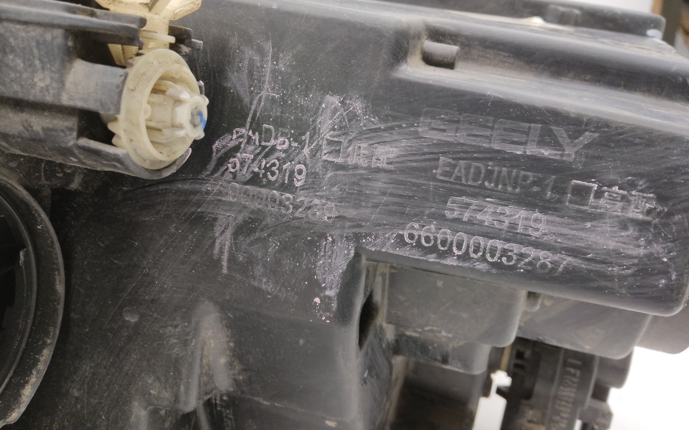 Фара передняя правая Geely Coolray галоген линза