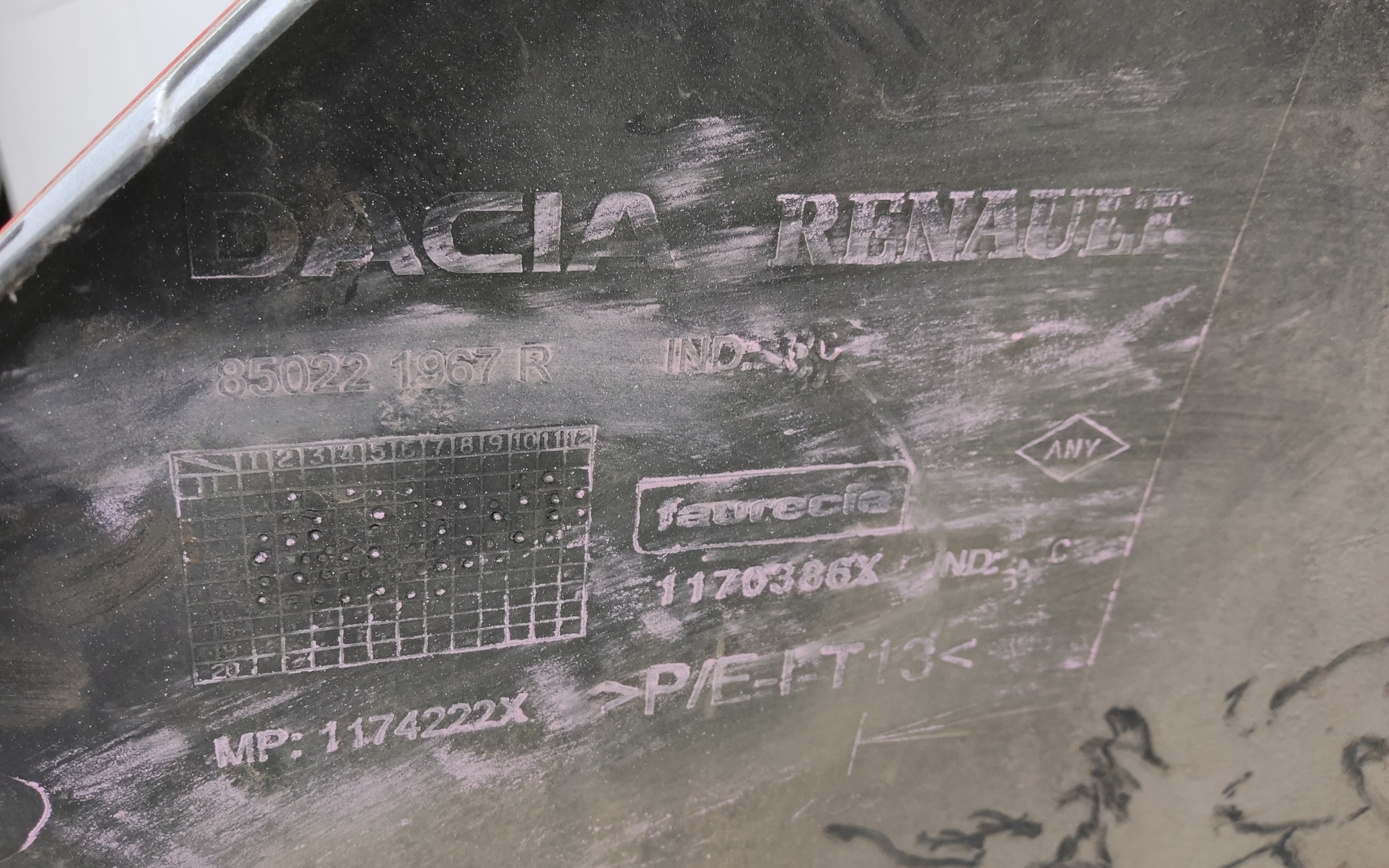 Бампер задний Renault Sandero 2