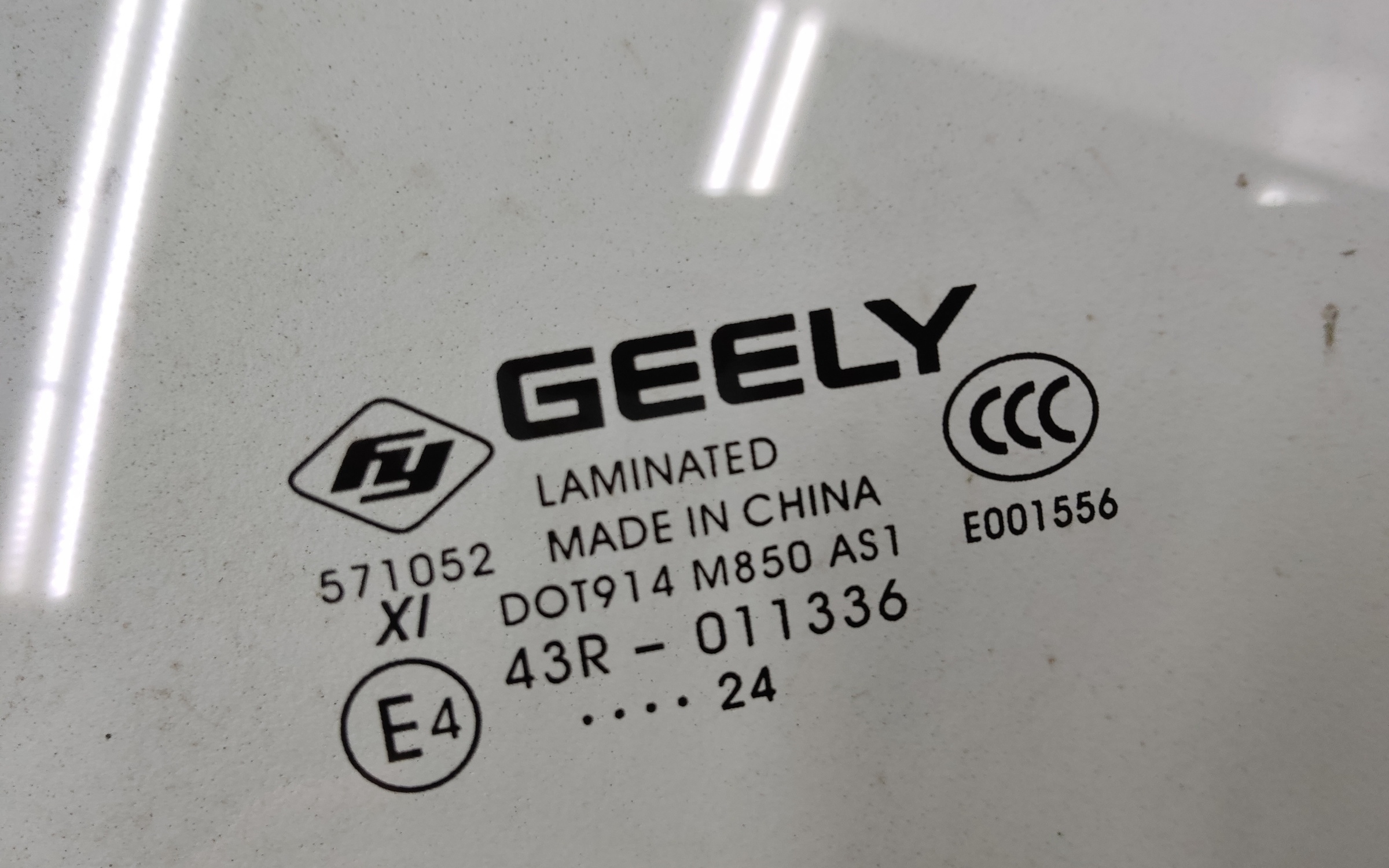 Стекло двери передней левой Geely Monjaro