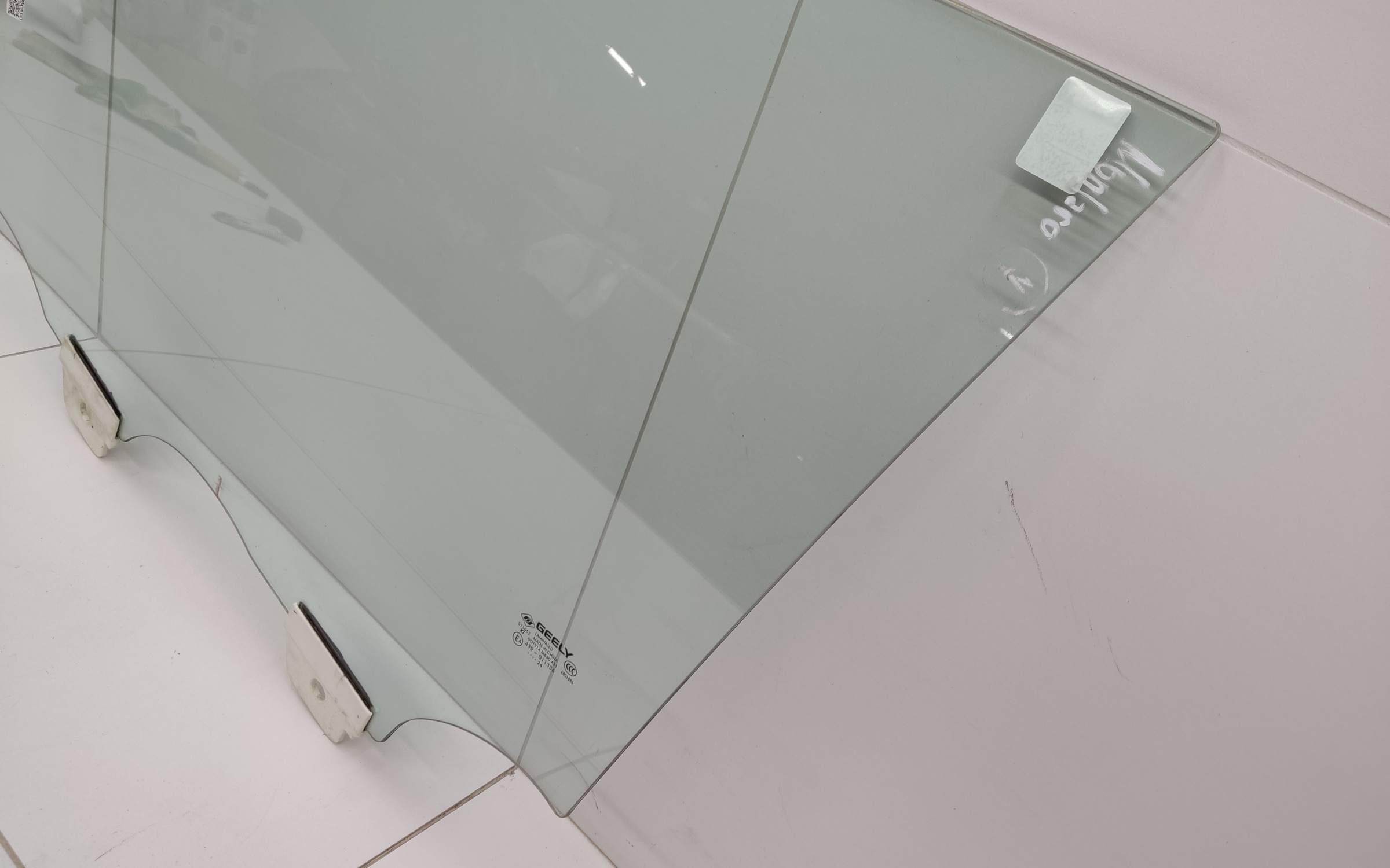 Стекло двери передней левой Geely Monjaro
