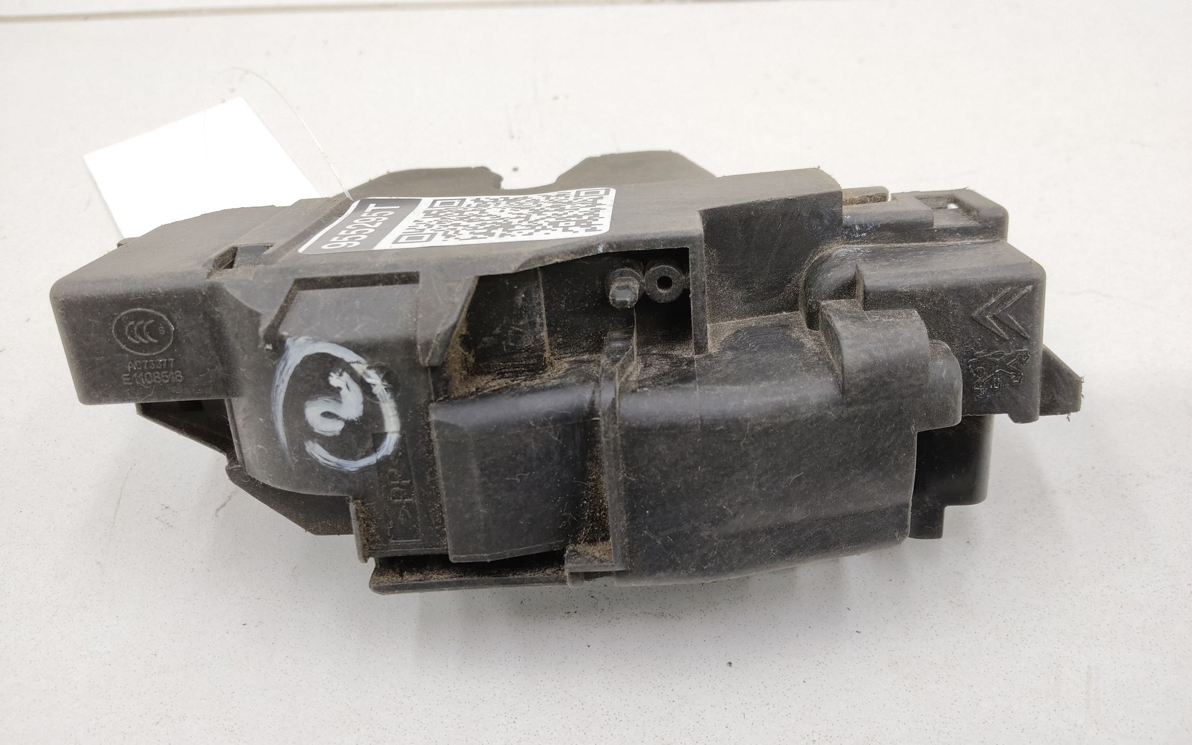 Замок крышки багажника Peugeot Traveller