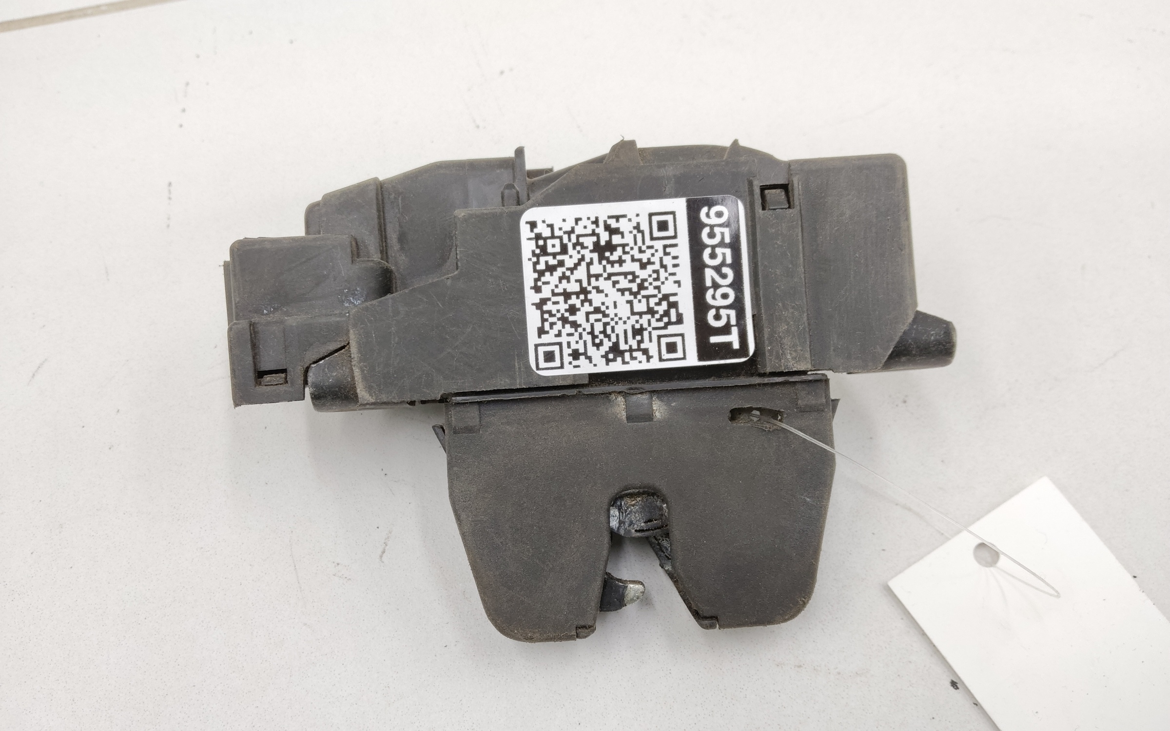 Замок крышки багажника Peugeot Traveller