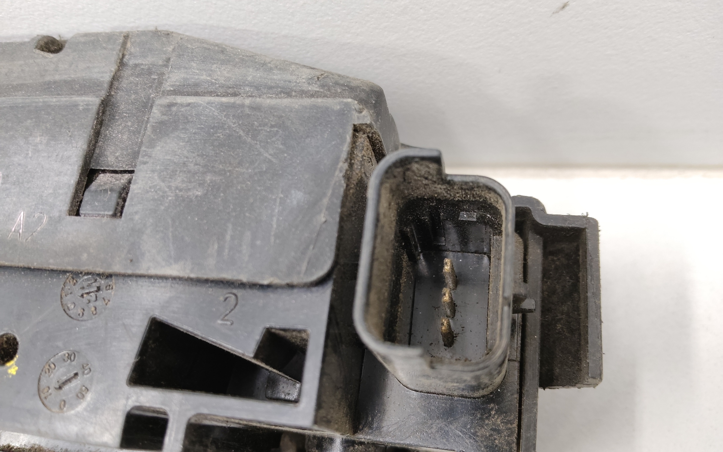 Замок крышки багажника Peugeot Traveller