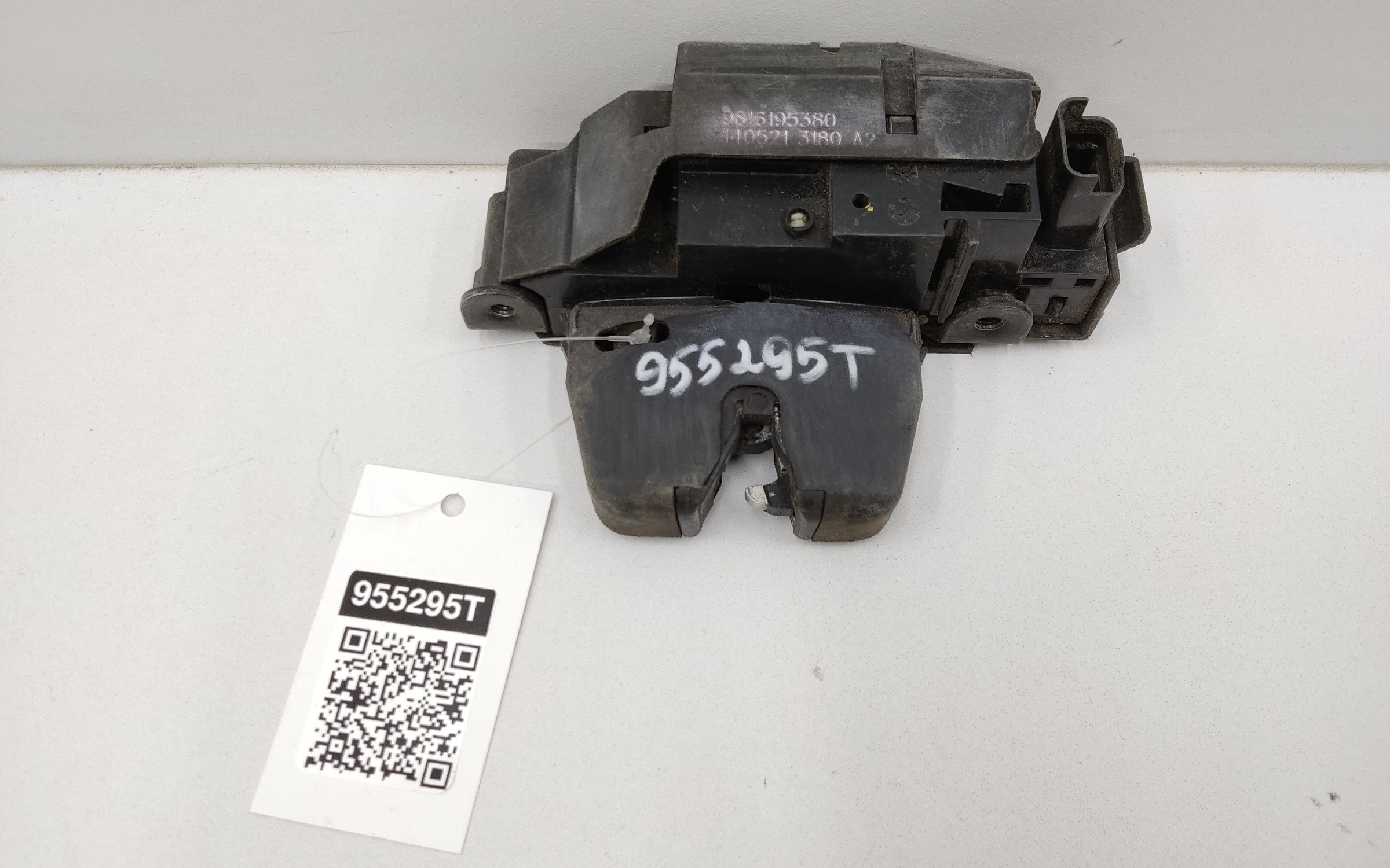 Замок крышки багажника Peugeot Traveller