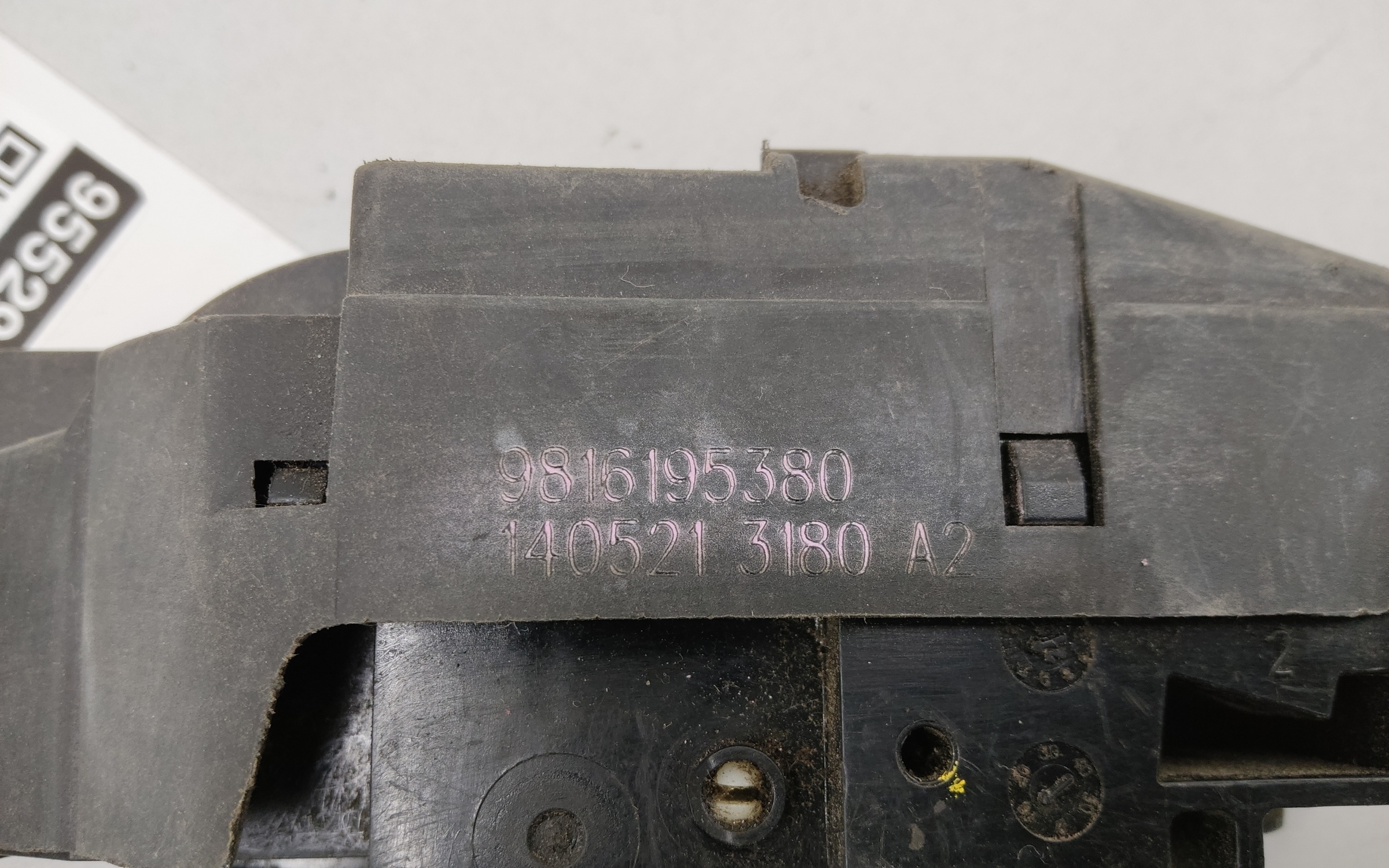 Замок крышки багажника Peugeot Traveller