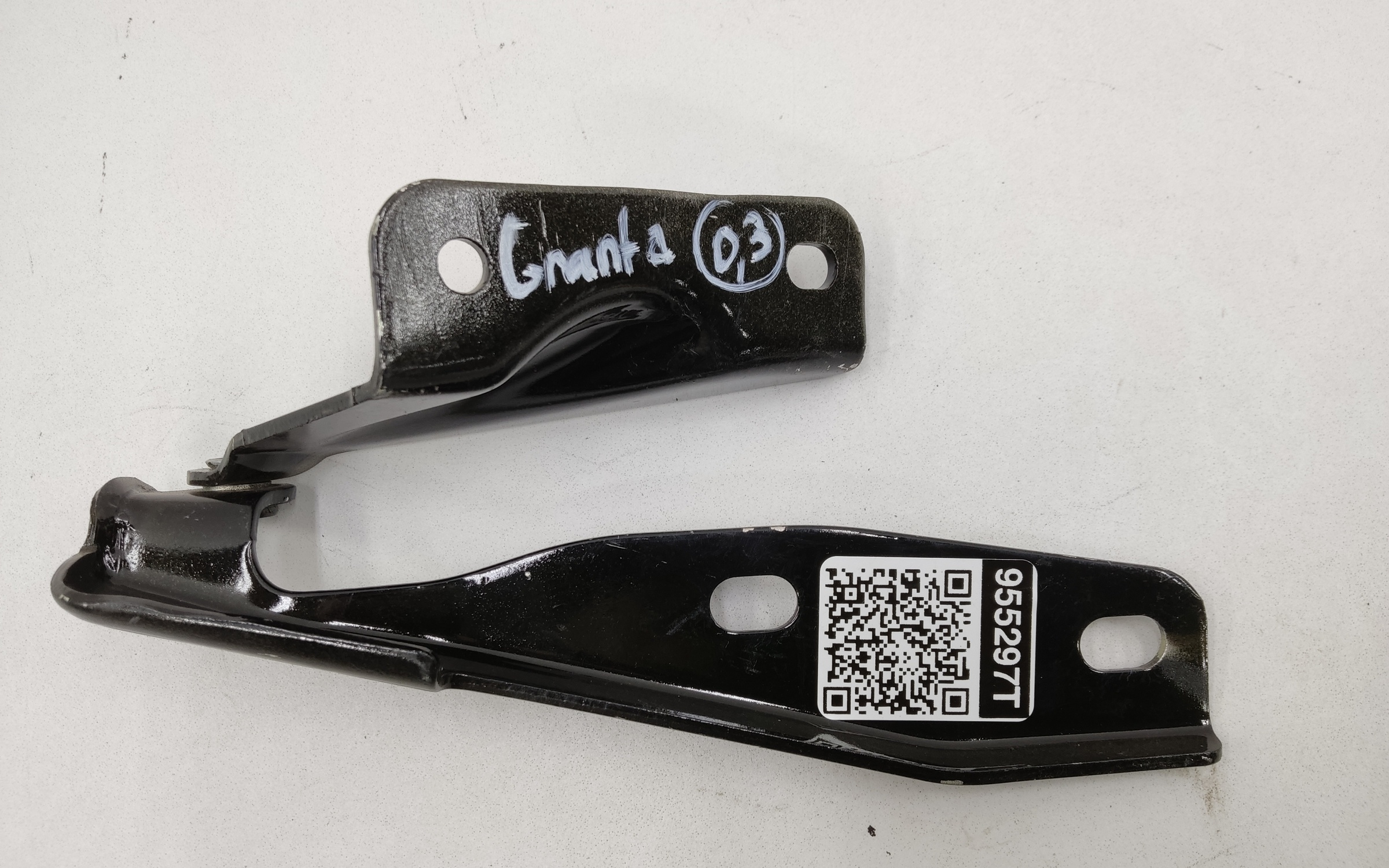 Петля капота правая Lada Granta