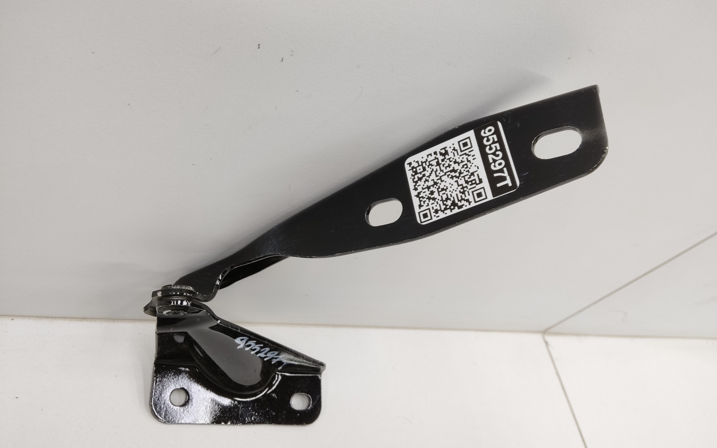 Петля капота правая Lada Granta