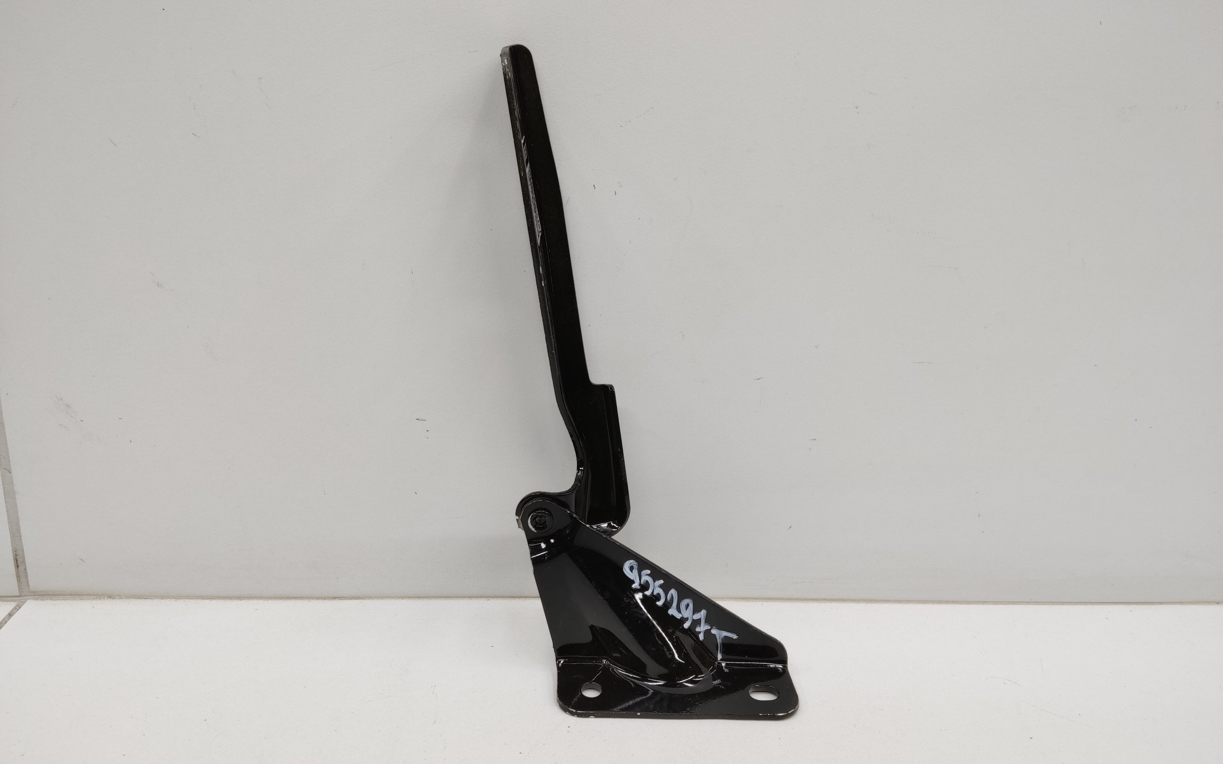 Петля капота правая Lada Granta