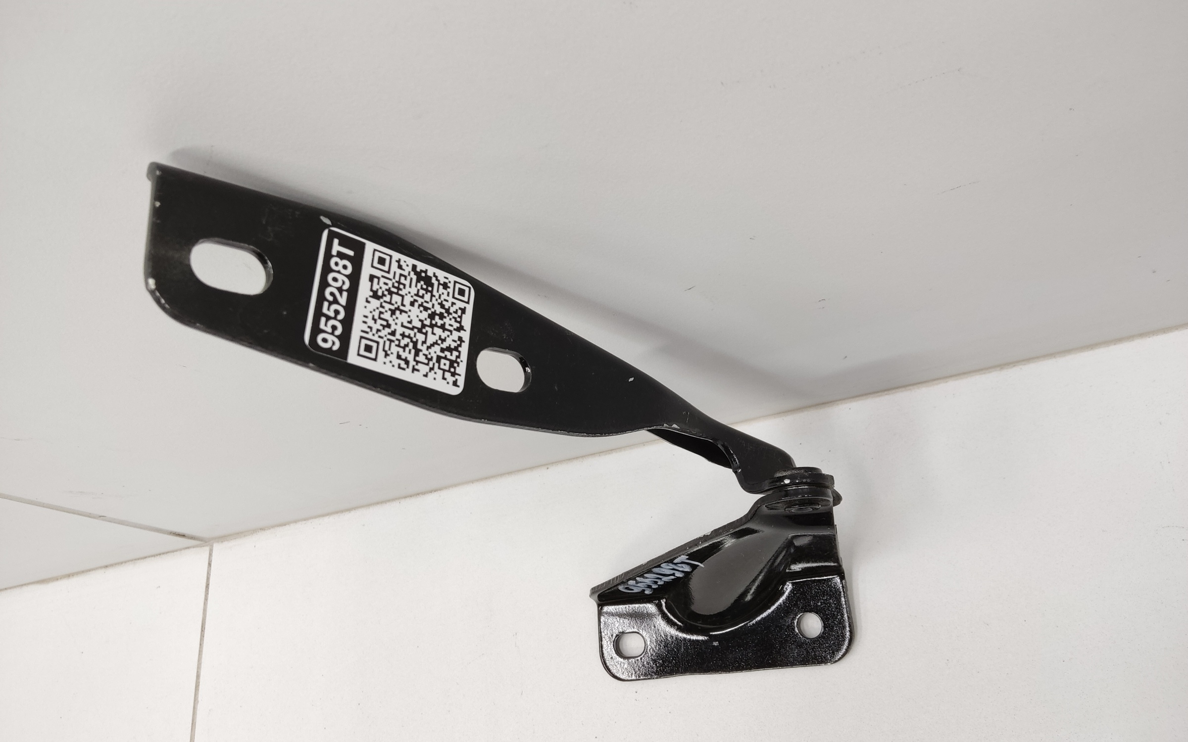 Петля капота левая Lada Granta