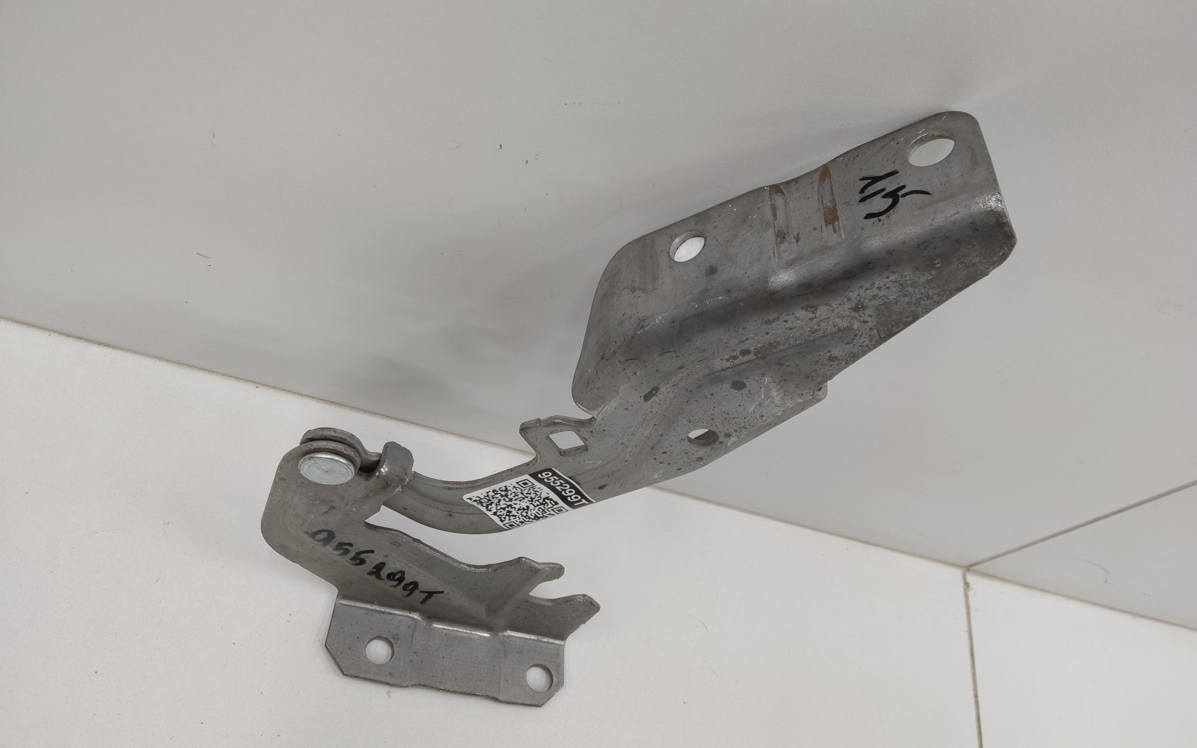 Петля капота правая Mitsubishi Lancer X