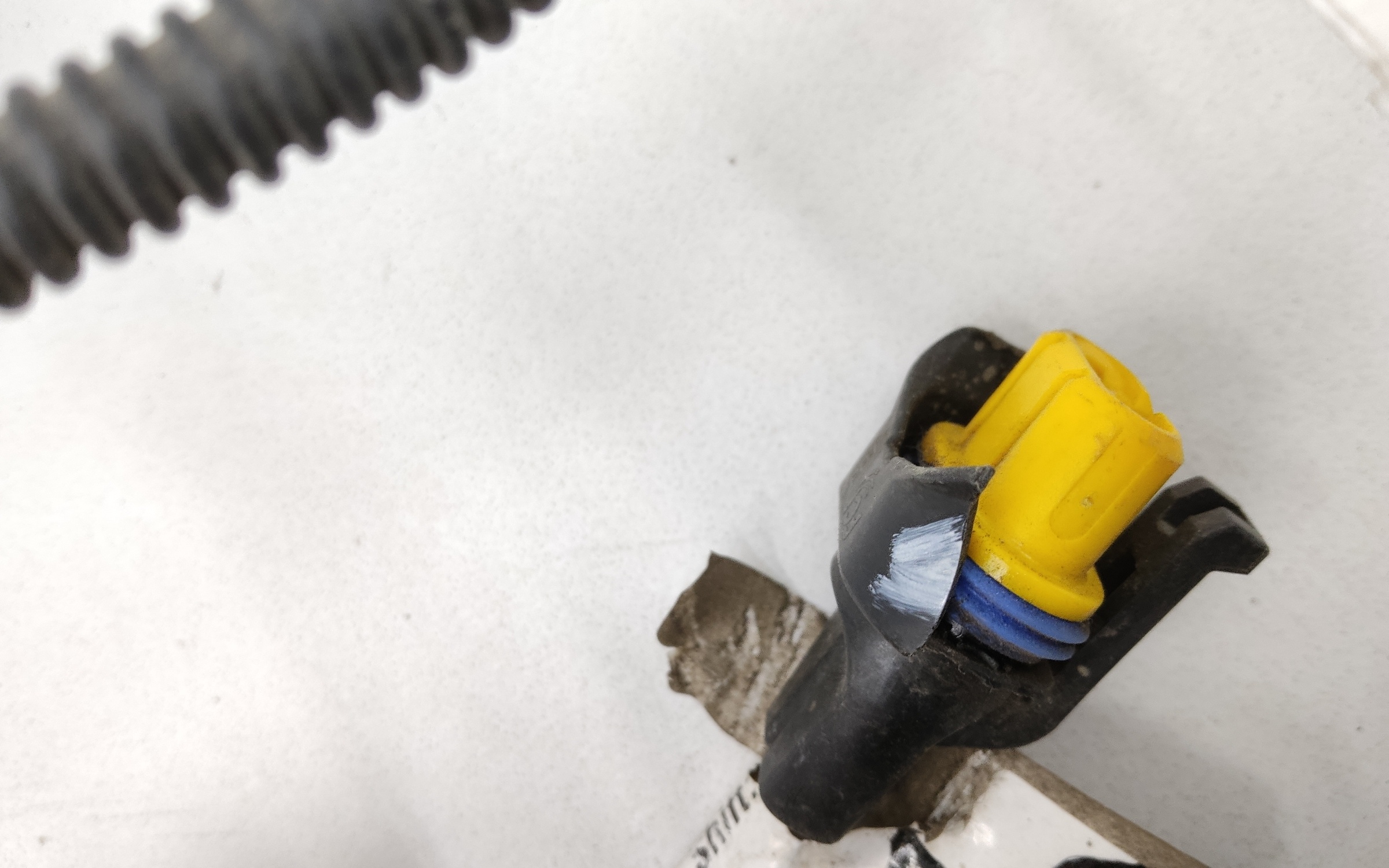 Проводка переднего бампера под ПТФ Renault Logan 2