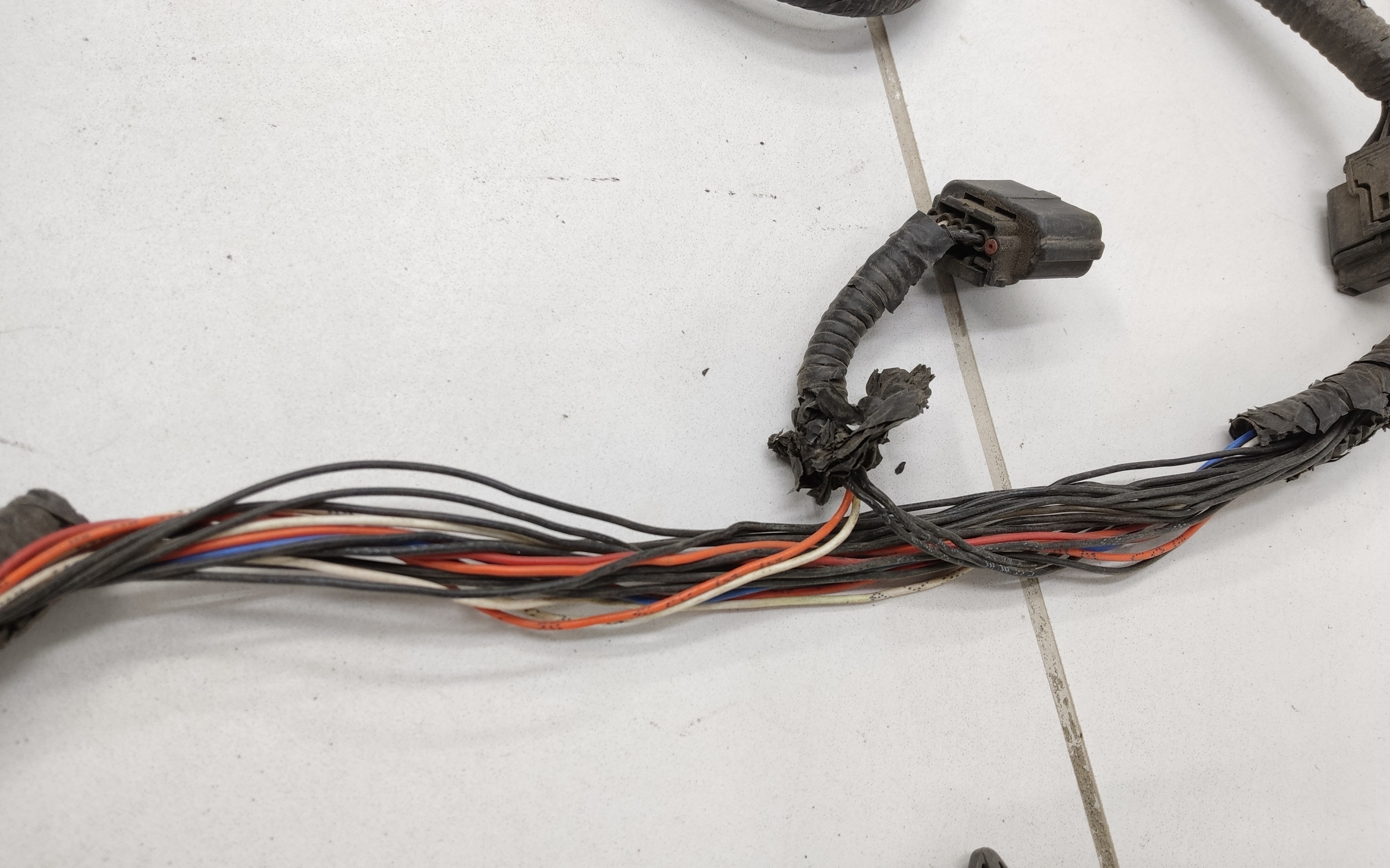 Проводка переднего бампера под парктроники Kia XCeed