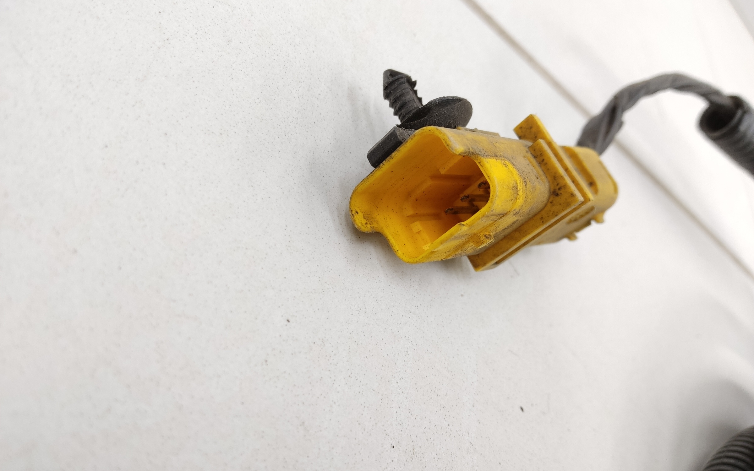 Проводка переднего бампера под ПТФ Citroen C4 Grand Picasso 1