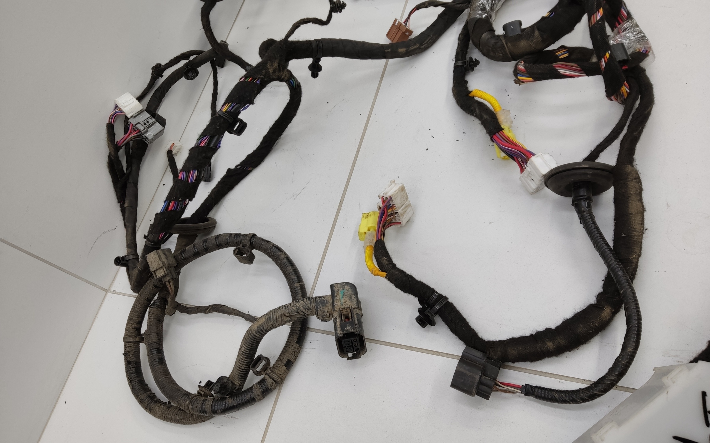 Проводка салона напольная Chery Tiggo 9