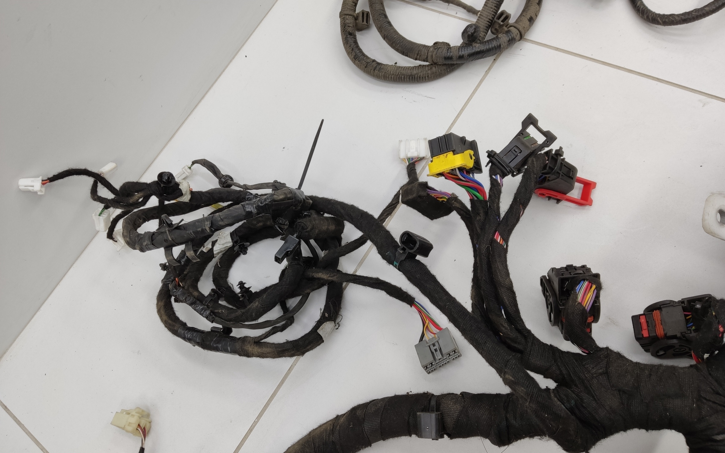 Проводка салона напольная Chery Tiggo 9