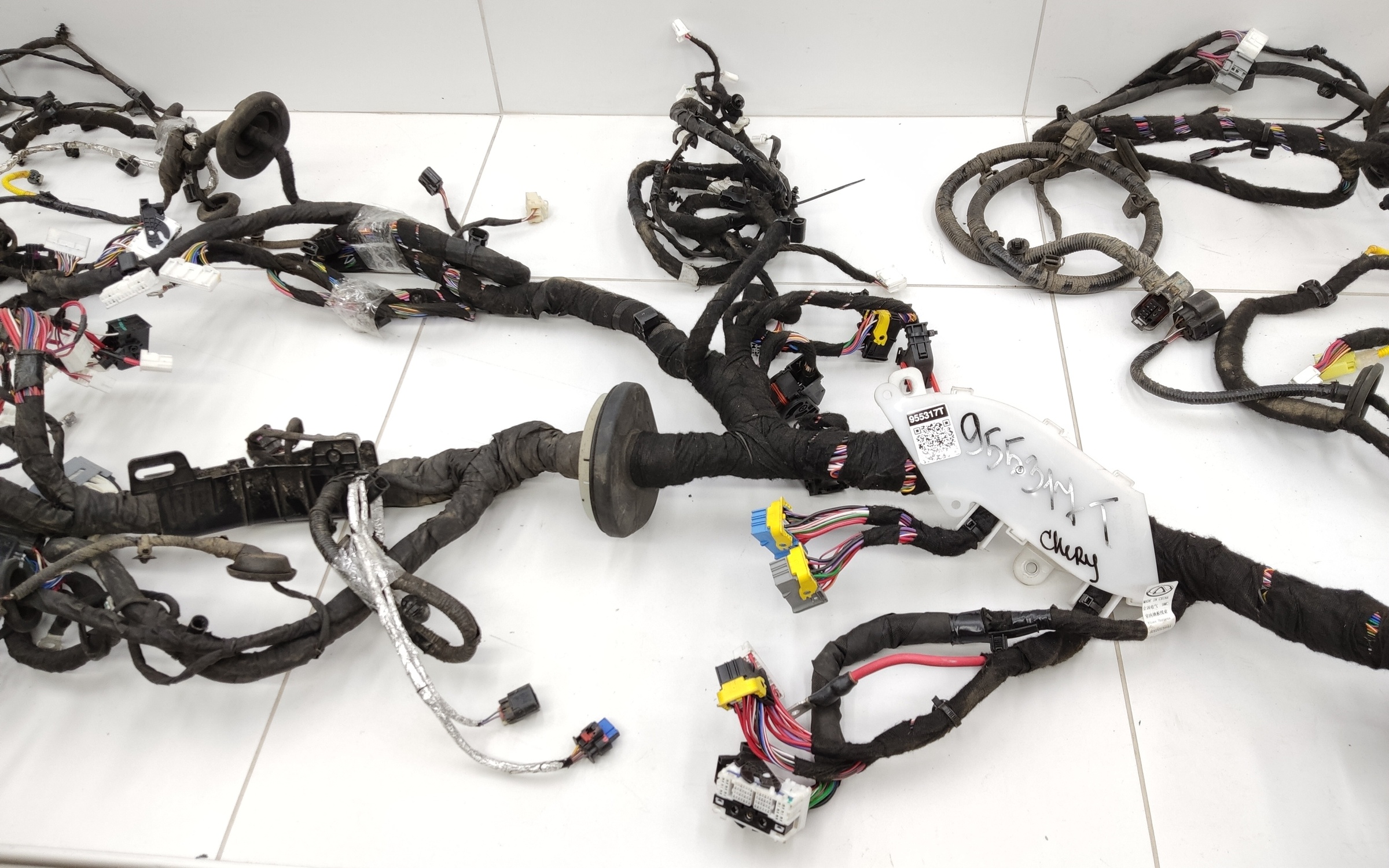 Проводка салона напольная Chery Tiggo 9