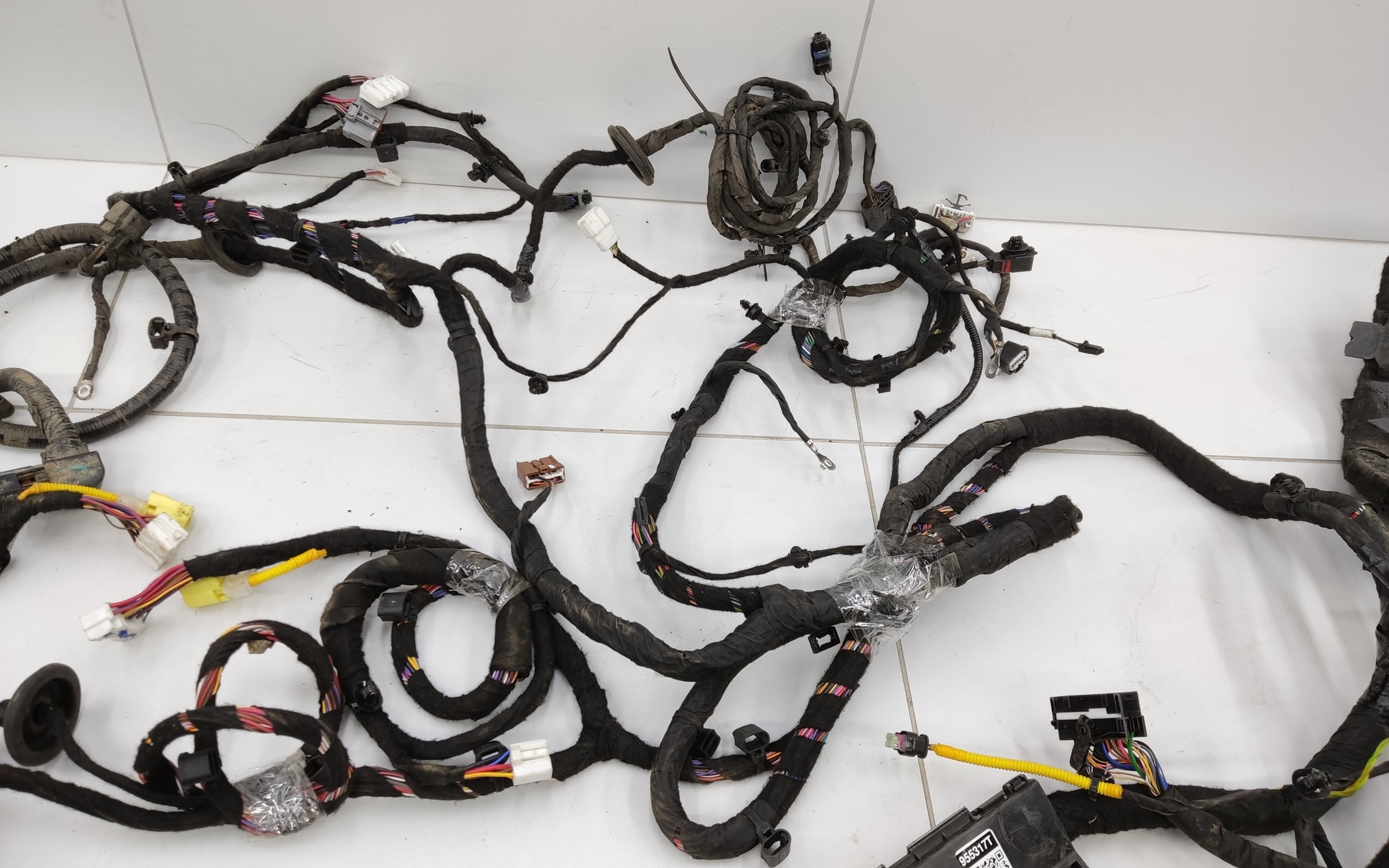 Проводка салона напольная Chery Tiggo 9