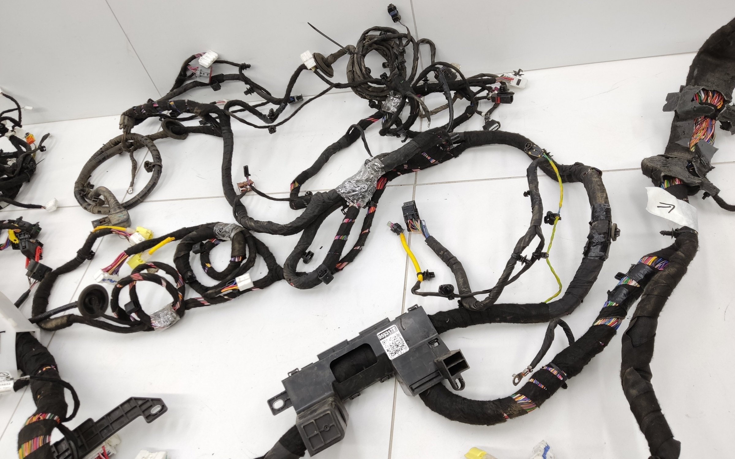 Проводка салона напольная Chery Tiggo 9