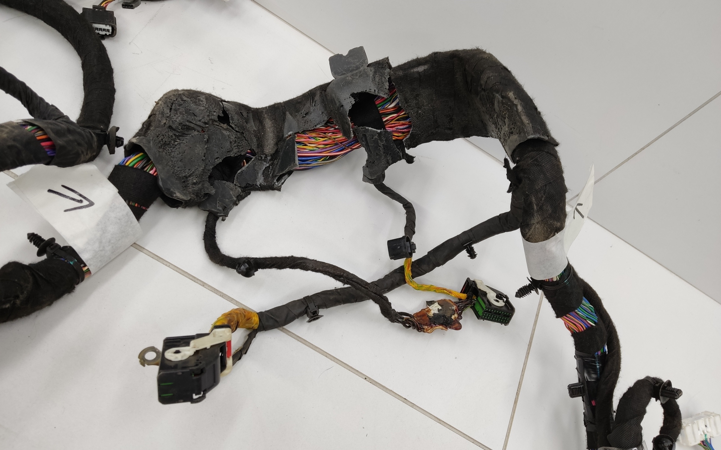 Проводка салона напольная Chery Tiggo 9