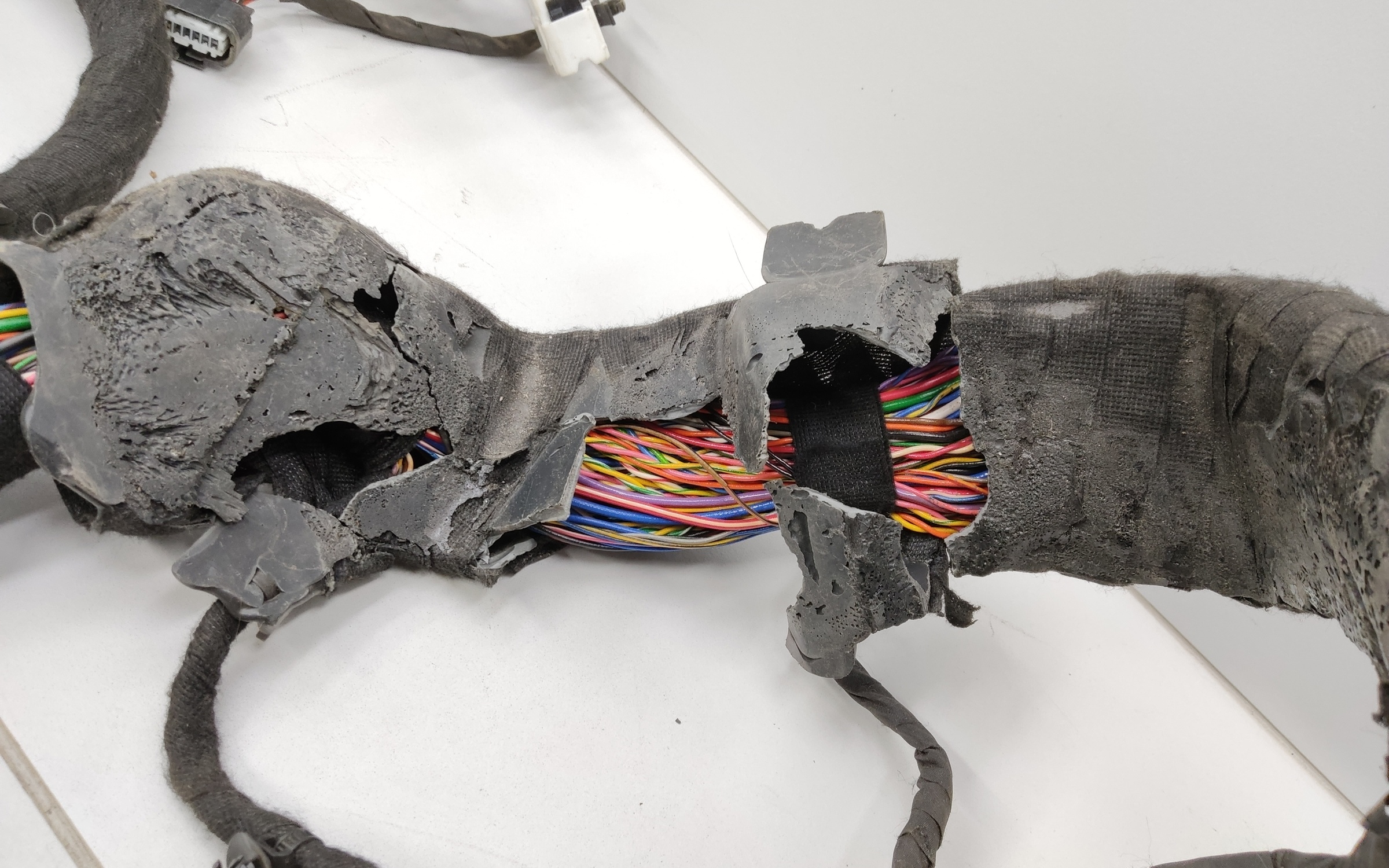 Проводка салона напольная Chery Tiggo 9