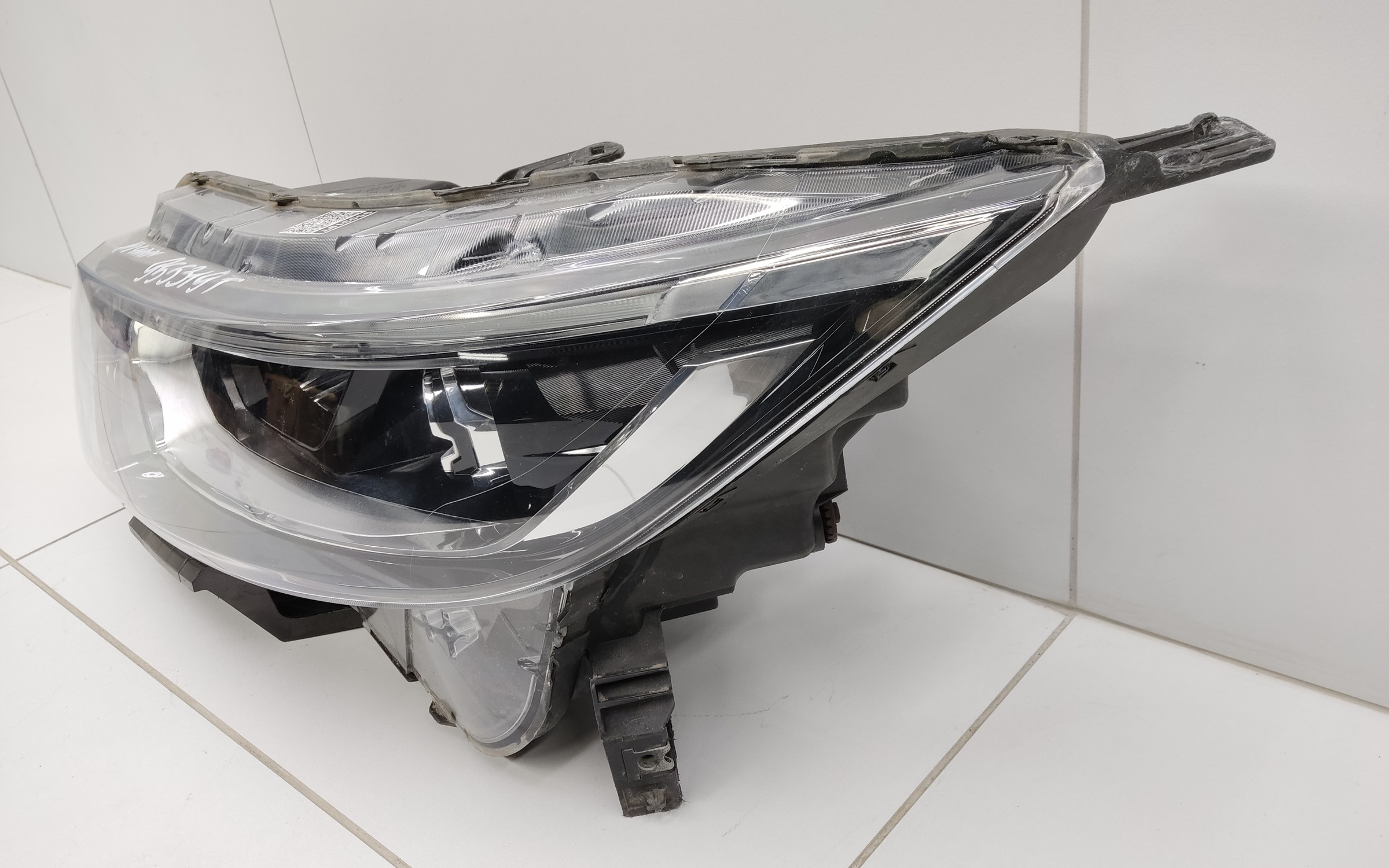 Фара передняя левая Nissan Qashqai 2 Restail LED