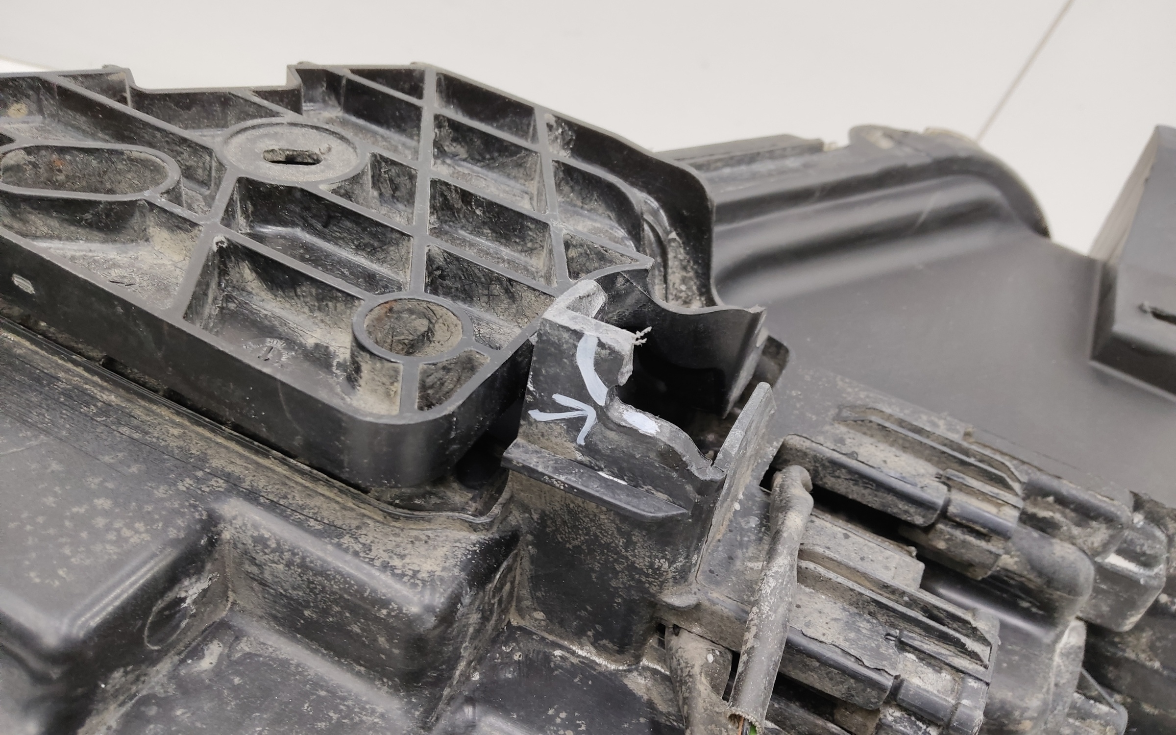 Фара передняя левая Nissan Qashqai 2 Restail LED