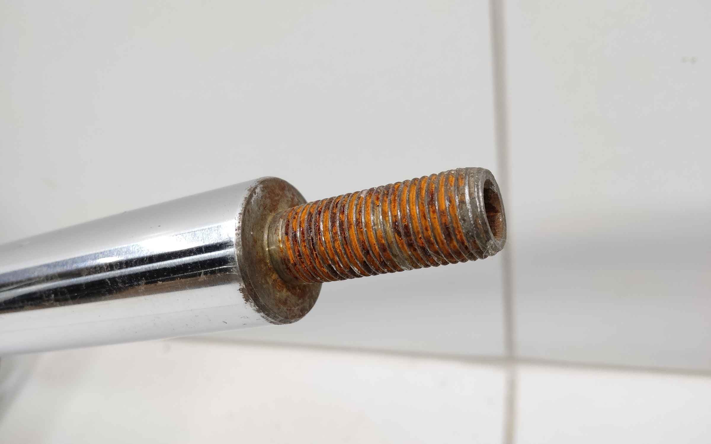 Амортизатор передней подвески левый Volvo XC60 1