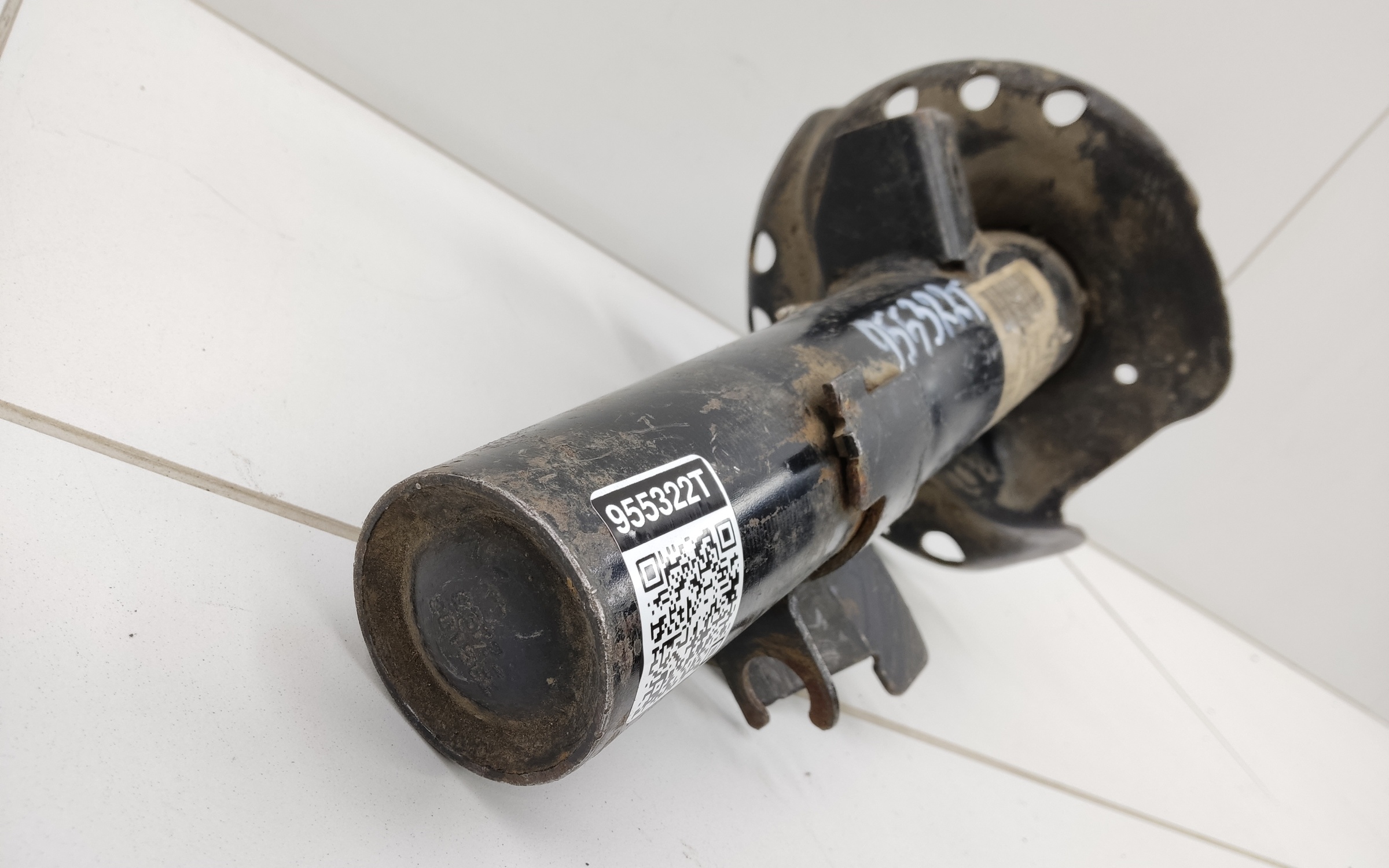 Амортизатор передней подвески левый Volvo XC60 1