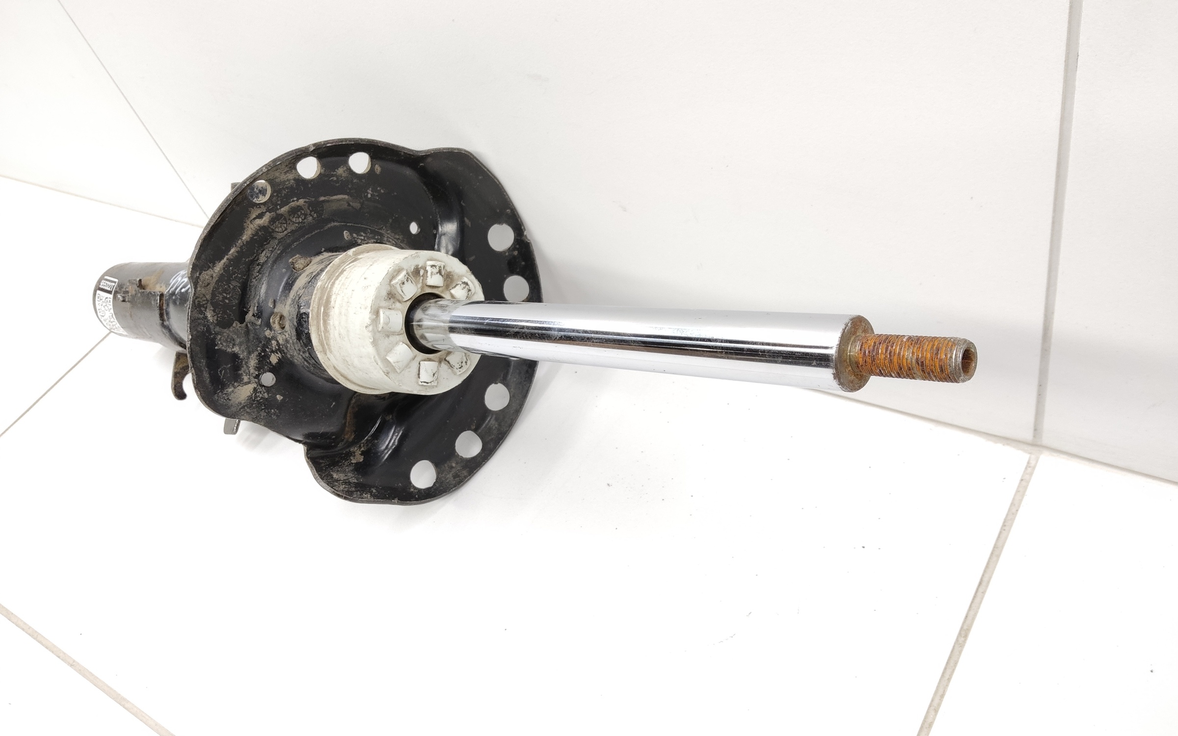 Амортизатор передней подвески левый Volvo XC60 1