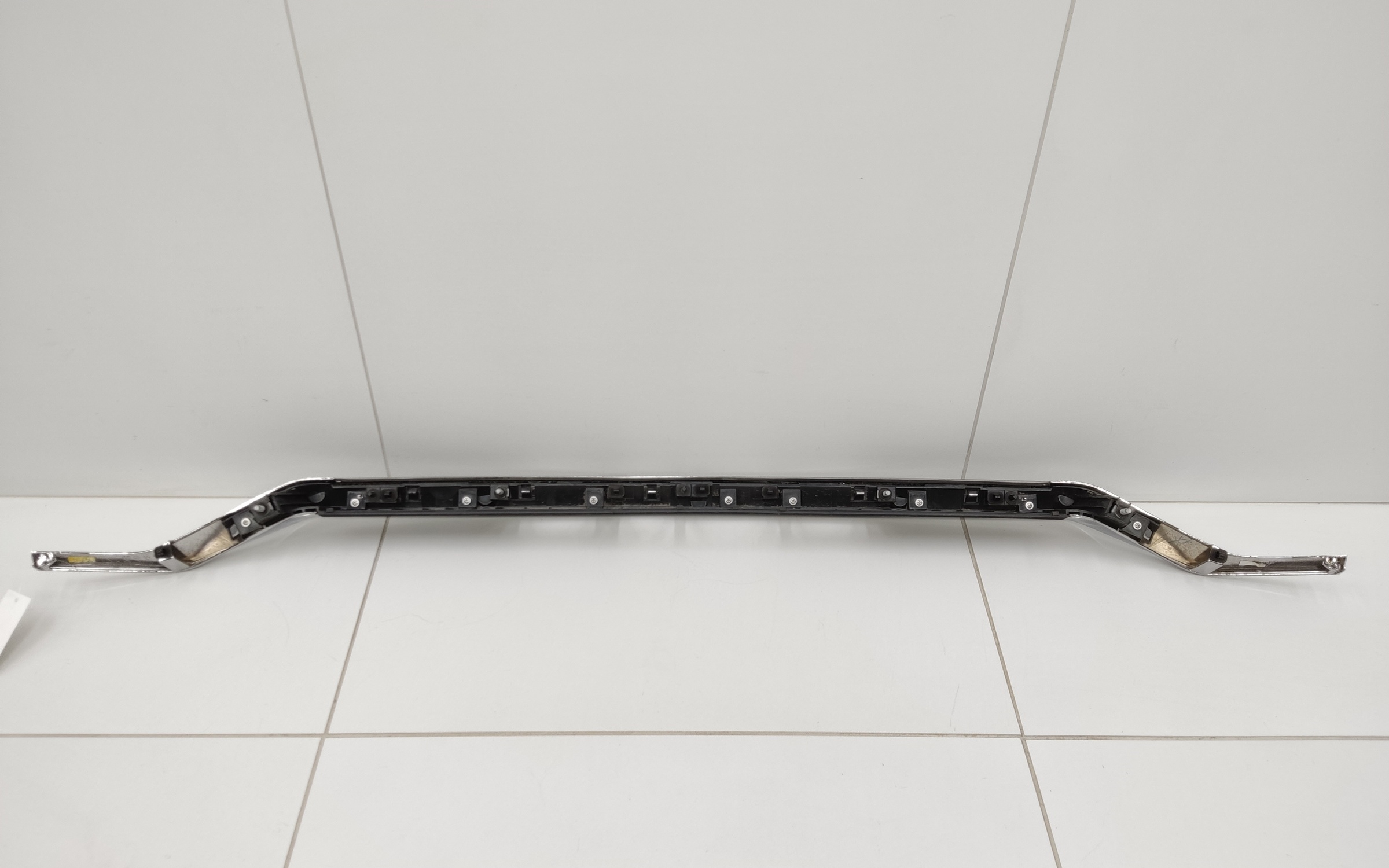 Накладка крышки багажника хром Geely Tugella 1