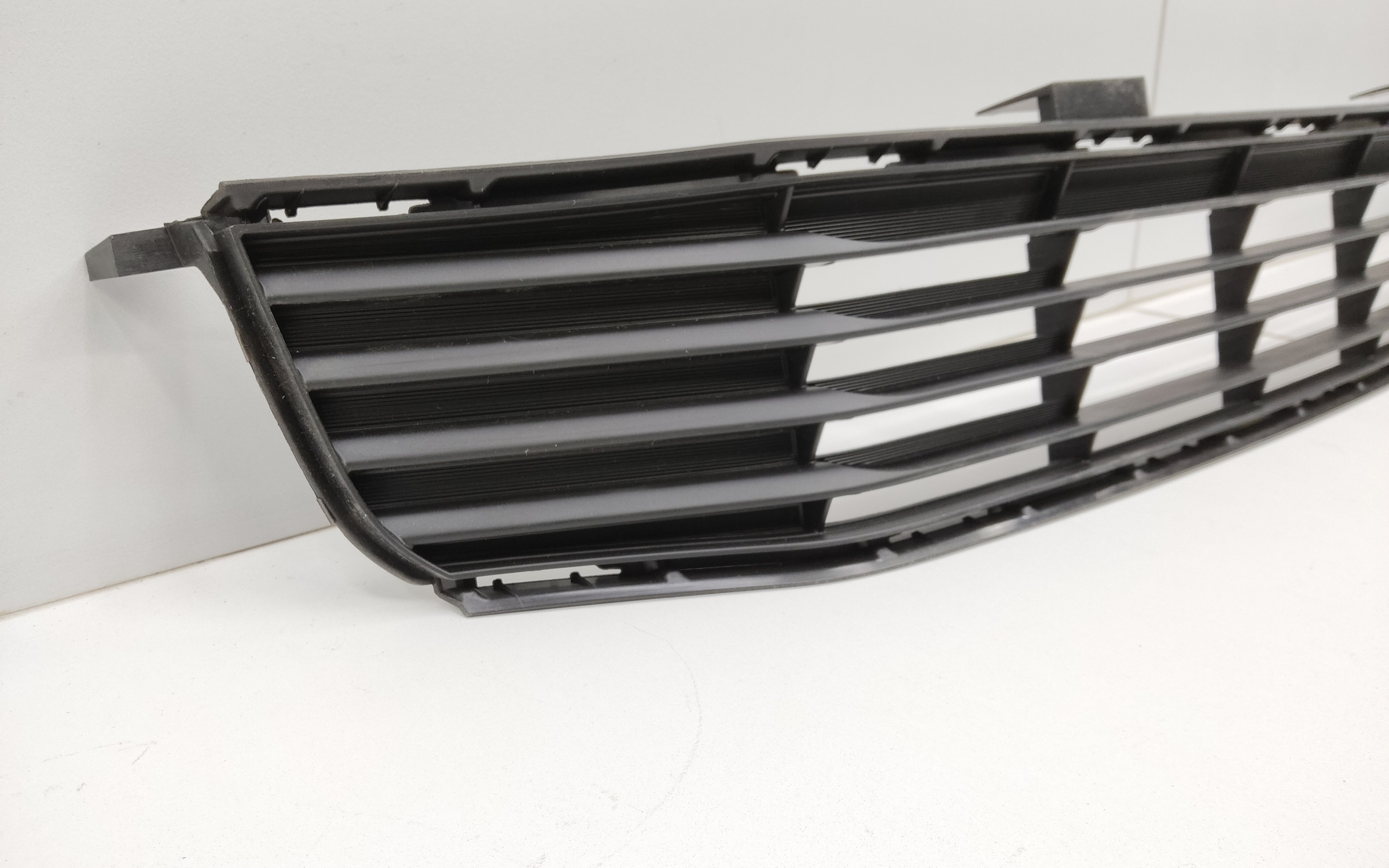 Решетка переднего бампера Toyota Camry V50