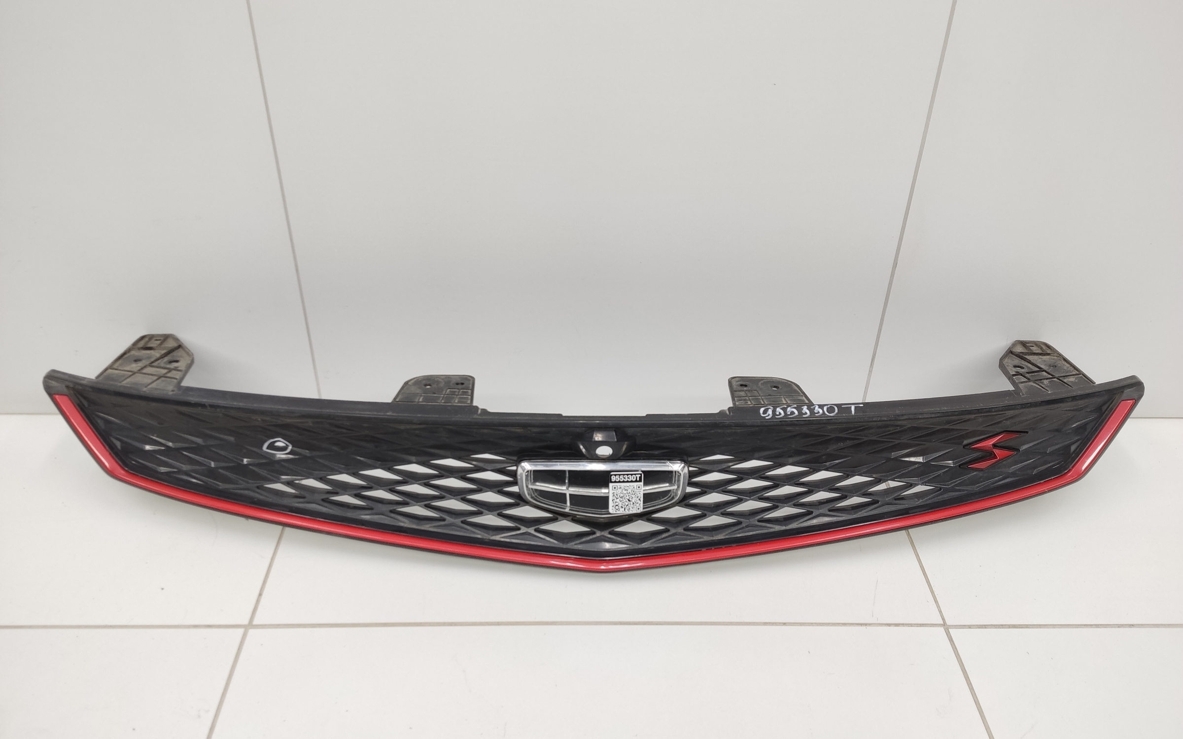 Решетка радиатора Geely Coolray Restail под камеру