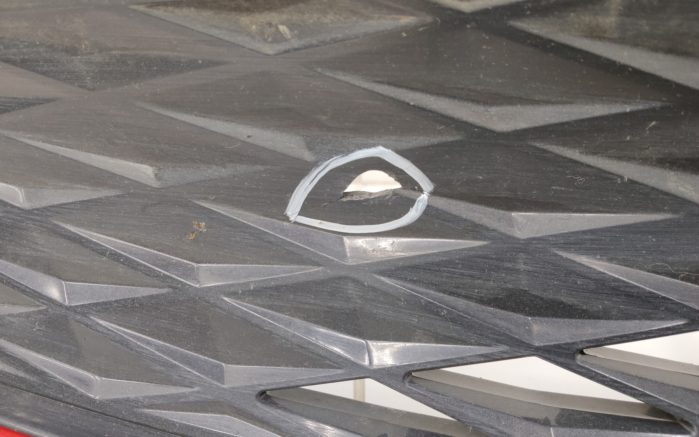 Решетка радиатора Geely Coolray Restail под камеру