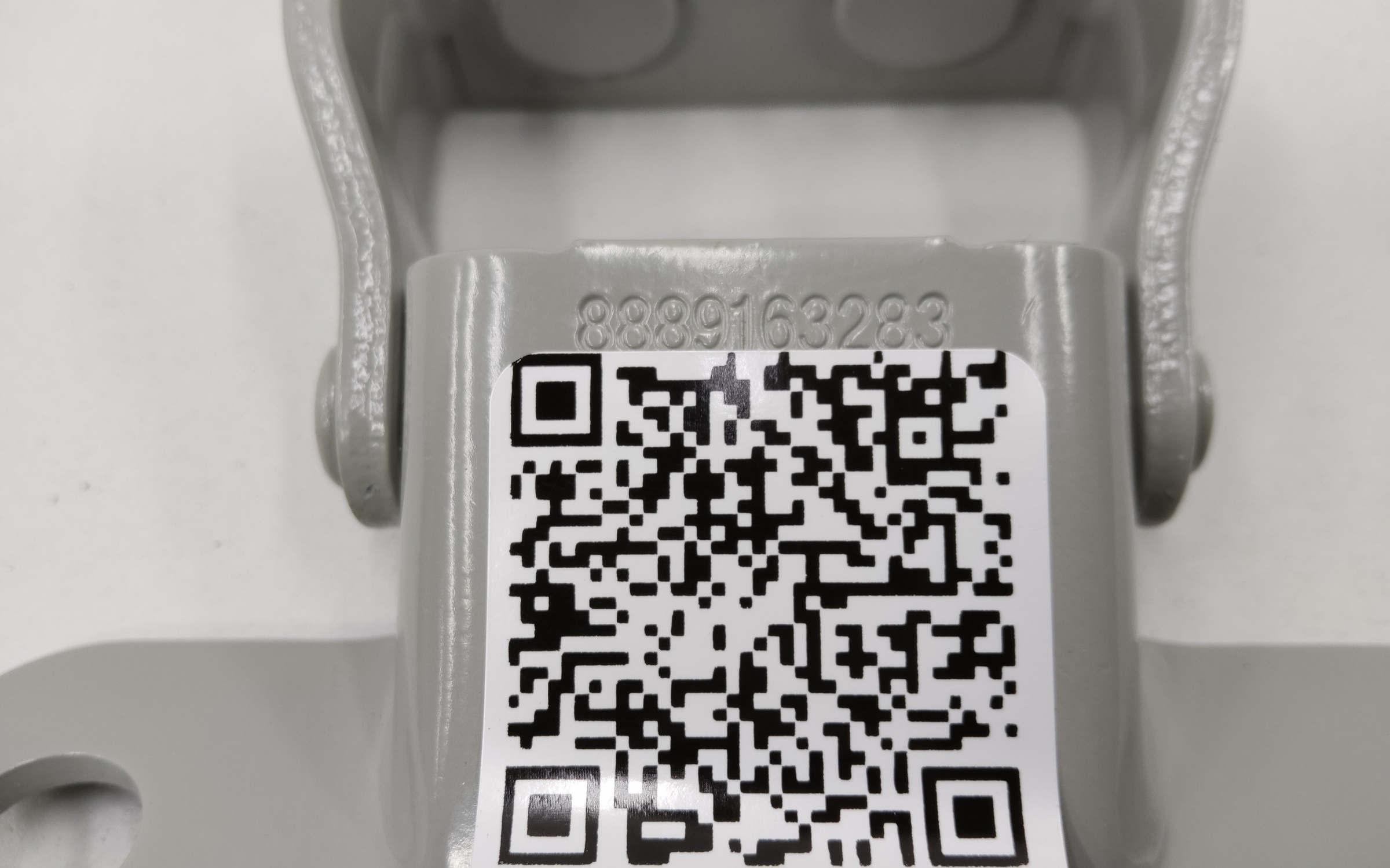 Петля крышки багажника Geely Monjaro