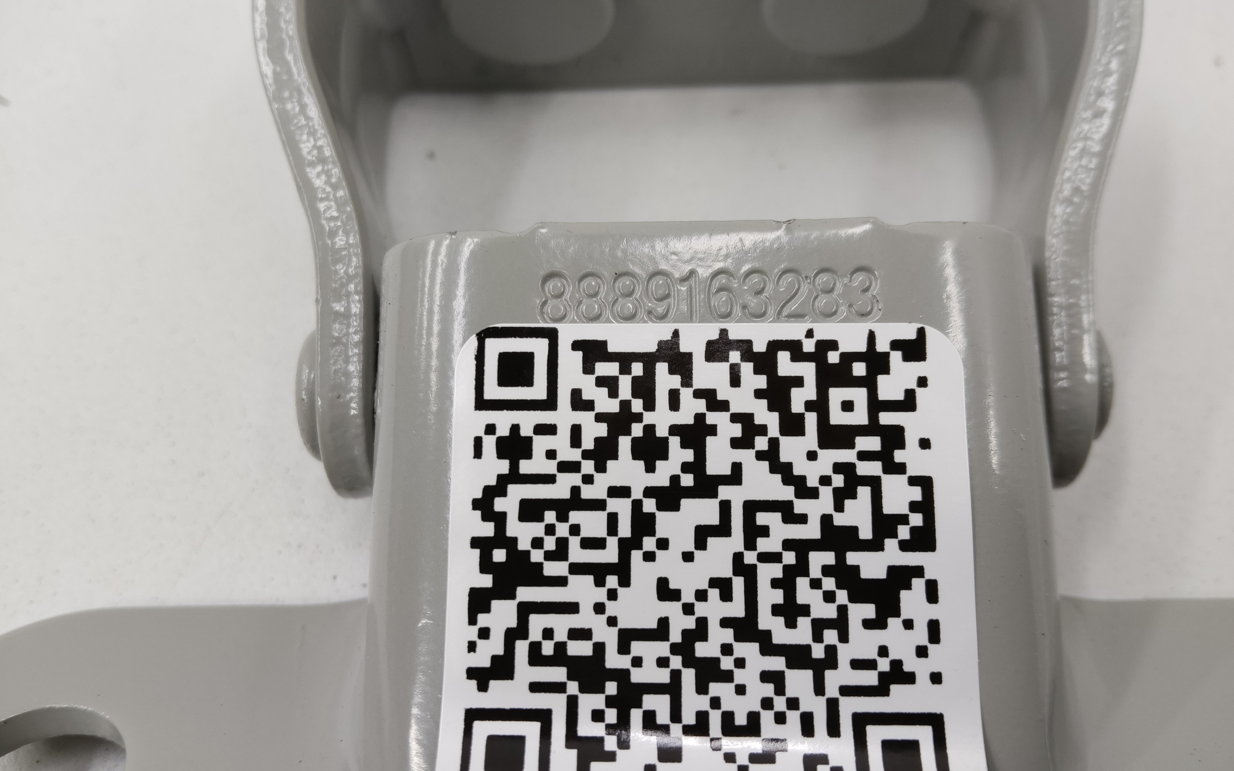 Петля крышки багажника Geely Monjaro