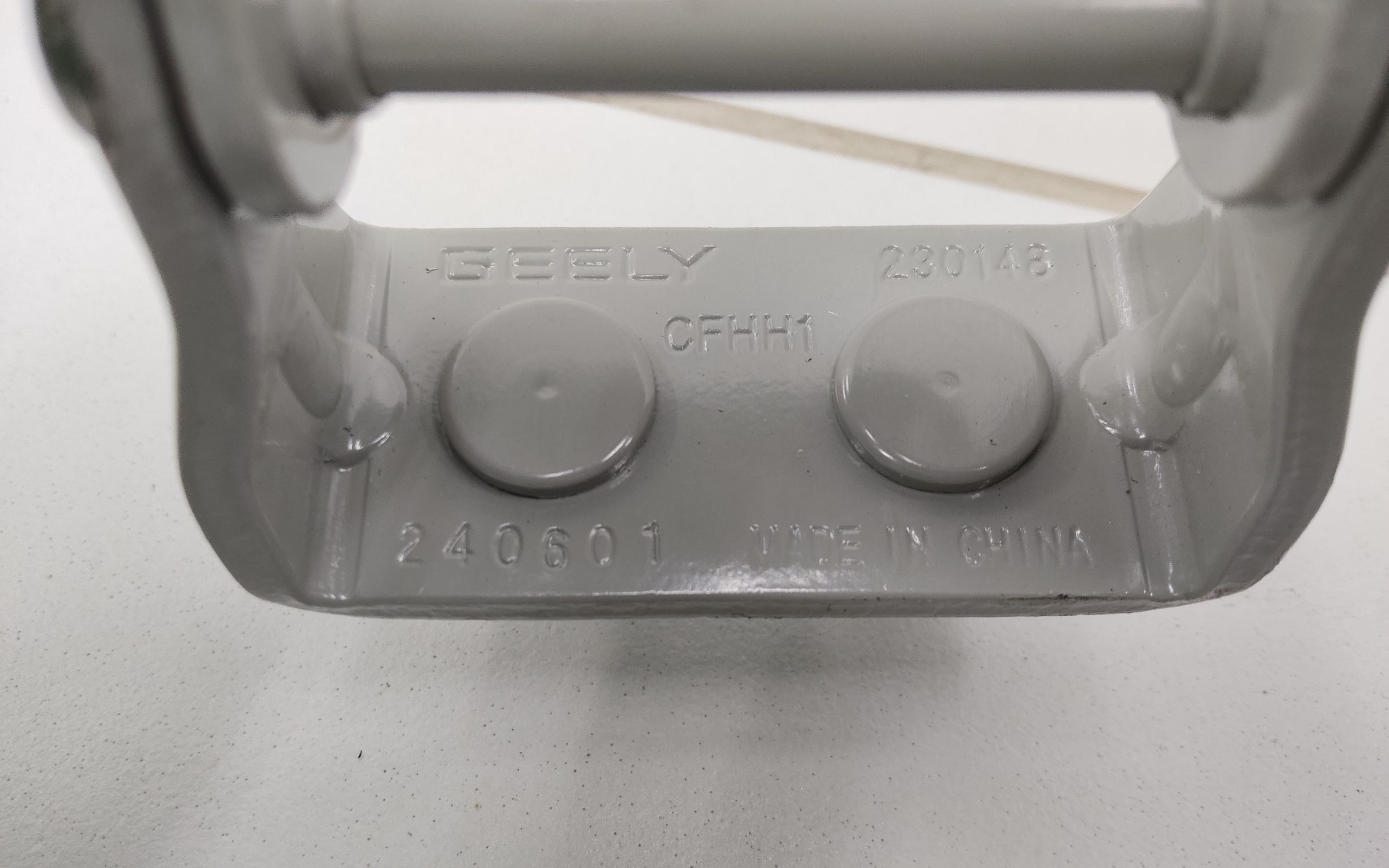 Петля крышки багажника Geely Monjaro