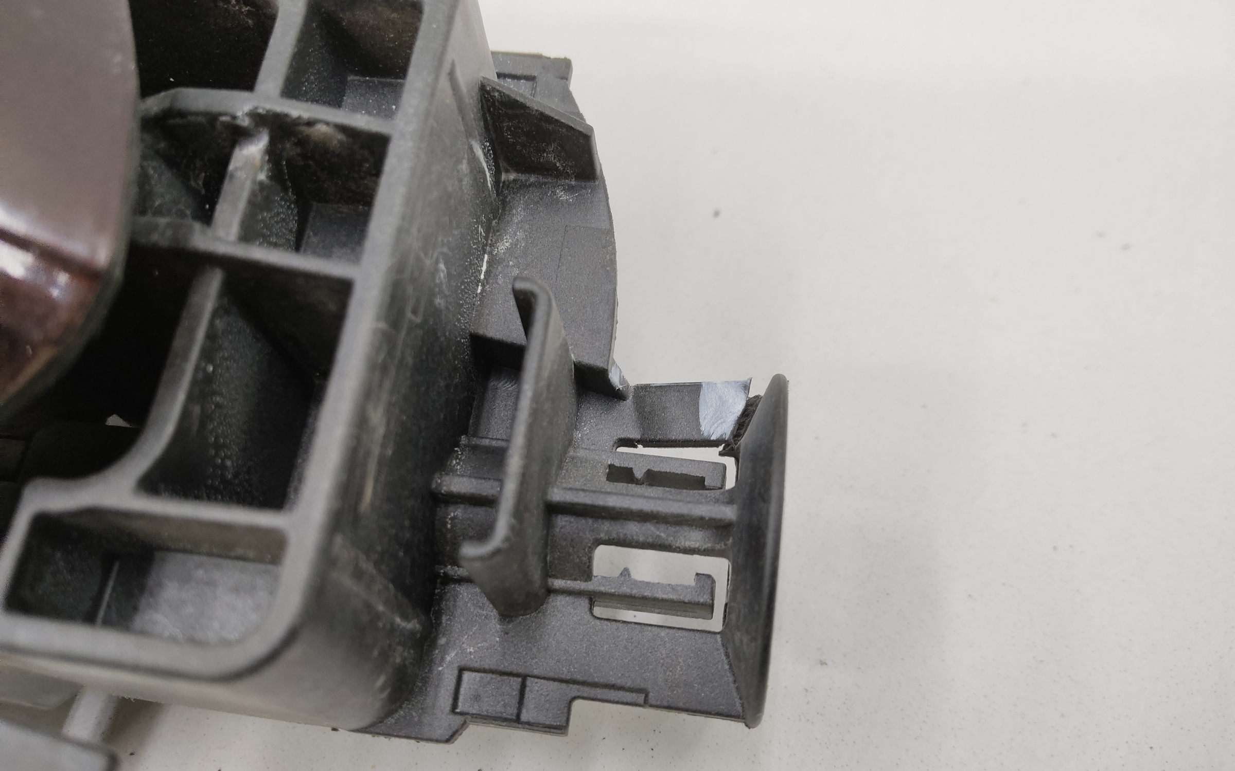 Кронштейн наружной ручки двери внутренний Mercedes Benz C-klasse W204