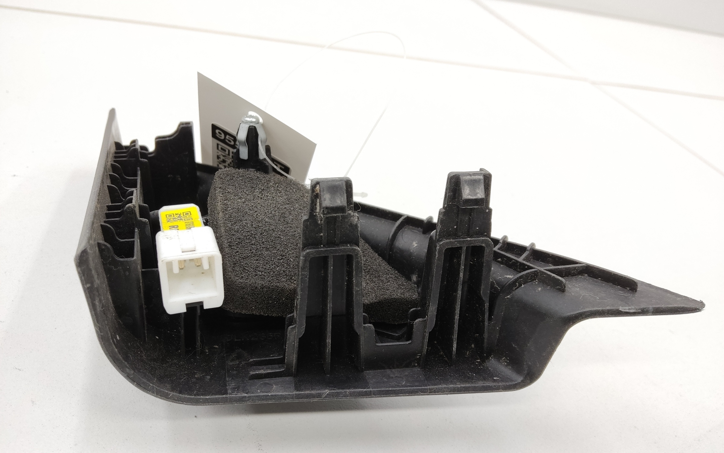 Уголок зеркала двери передней правой внутренний под динамик Hyundai Creta 2