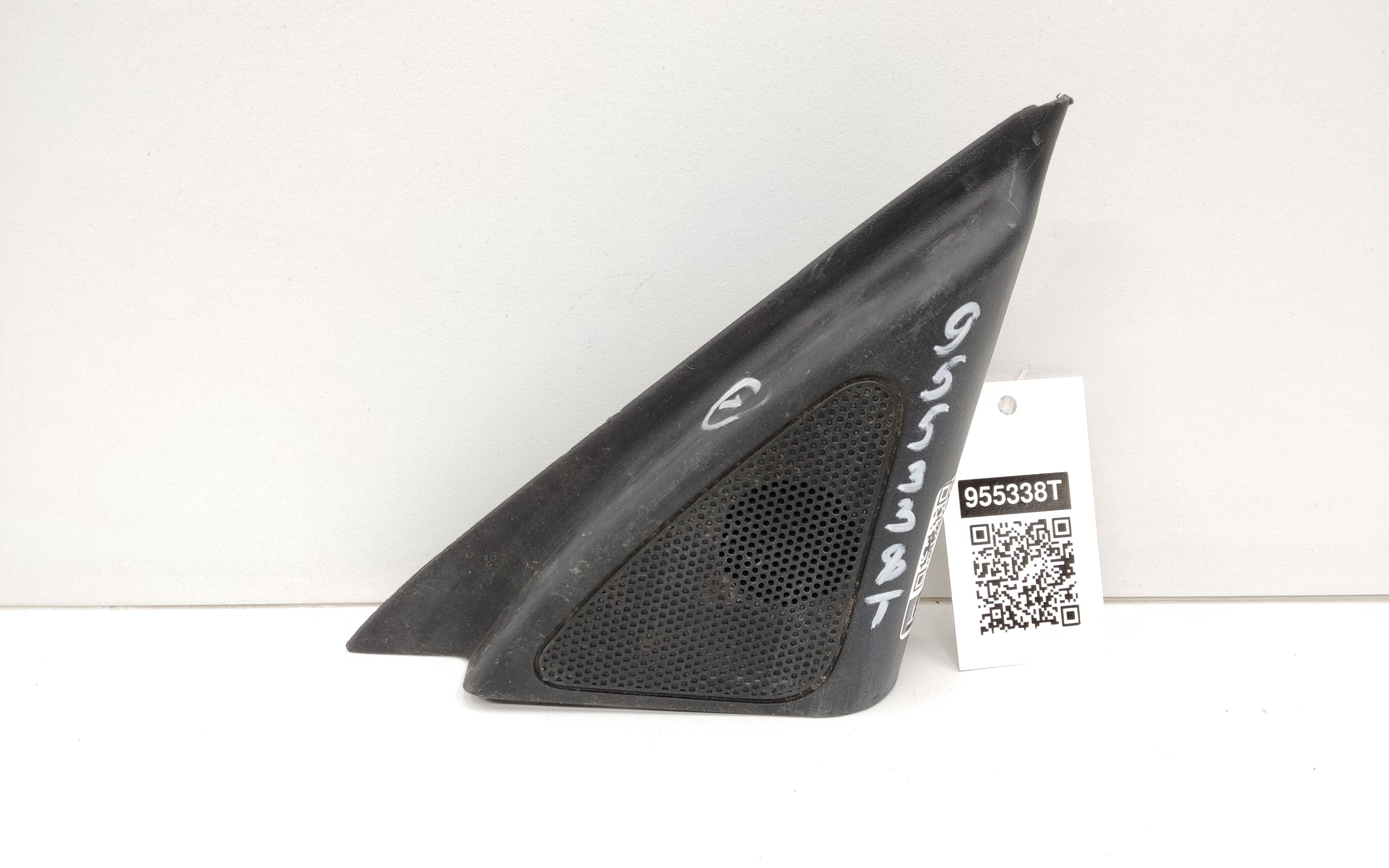 Уголок зеркала двери передней правой внутренний под динамик Hyundai Creta 2