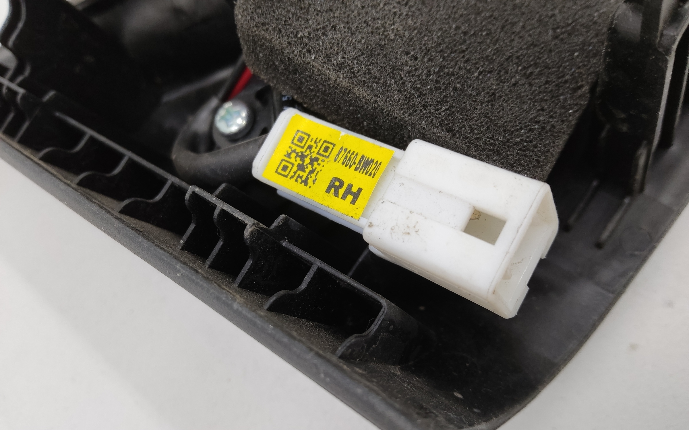 Уголок зеркала двери передней правой внутренний под динамик Hyundai Creta 2